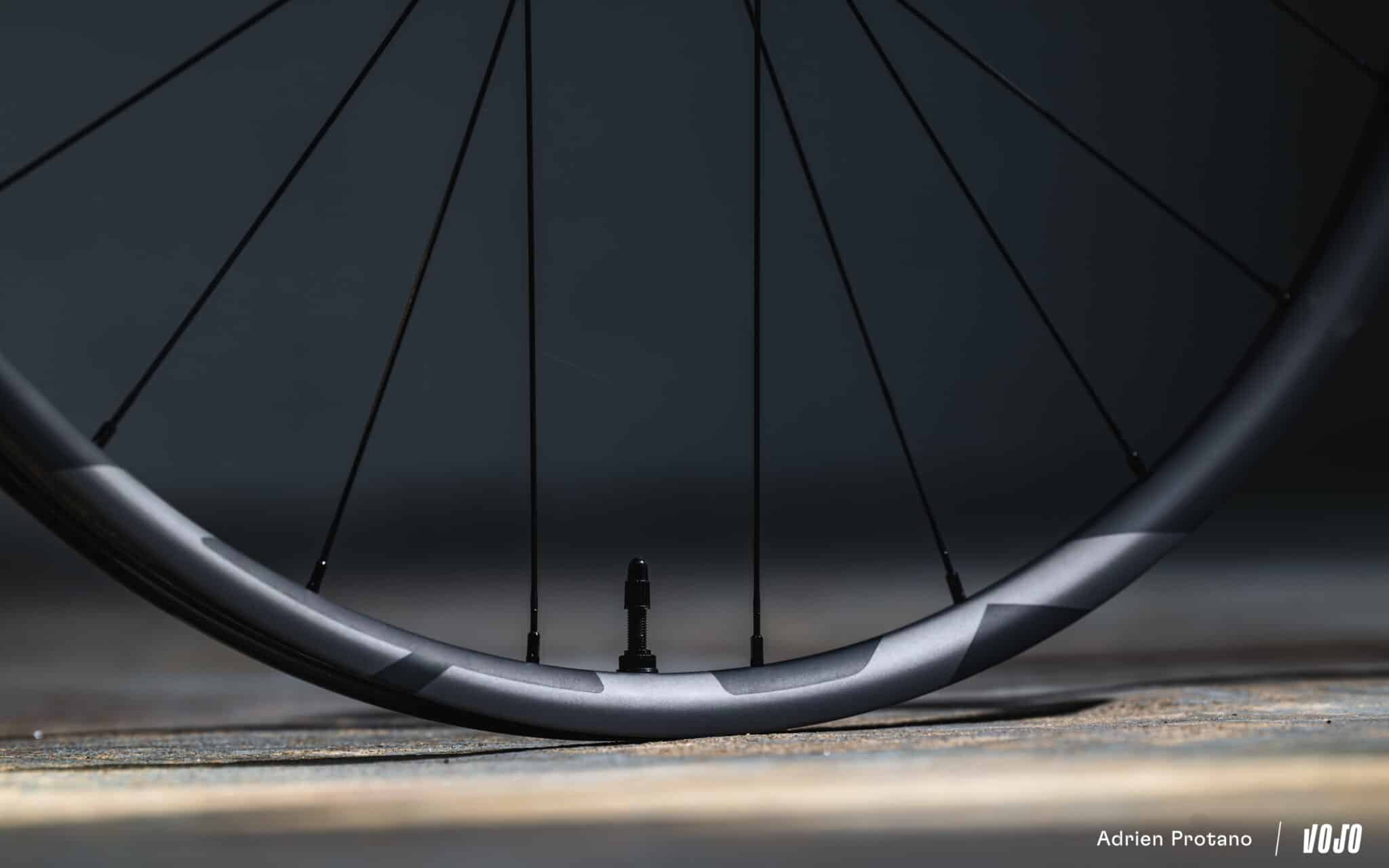 https://www.vojomag.com/app/uploads/2025/06/Shimano XTR 9200 Di2 freins test essai avis - Copyright Olivier Beart Vojo Magazine 1 2048x1280.jpg