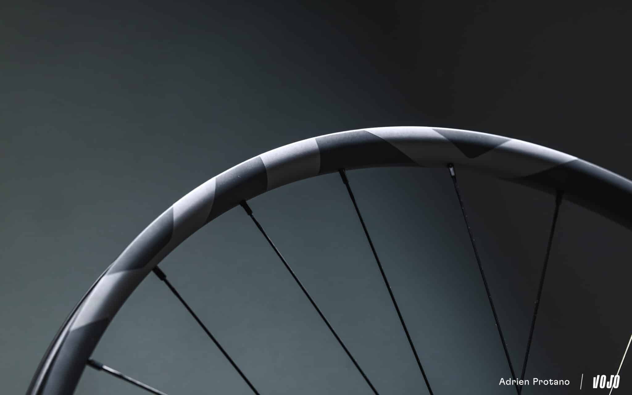https://www.vojomag.com/app/uploads/2025/06/Shimano XTR DI2 2025 VTT XC Avis Test comparaison Vojo A.Protano 60 2048x1280.jpg