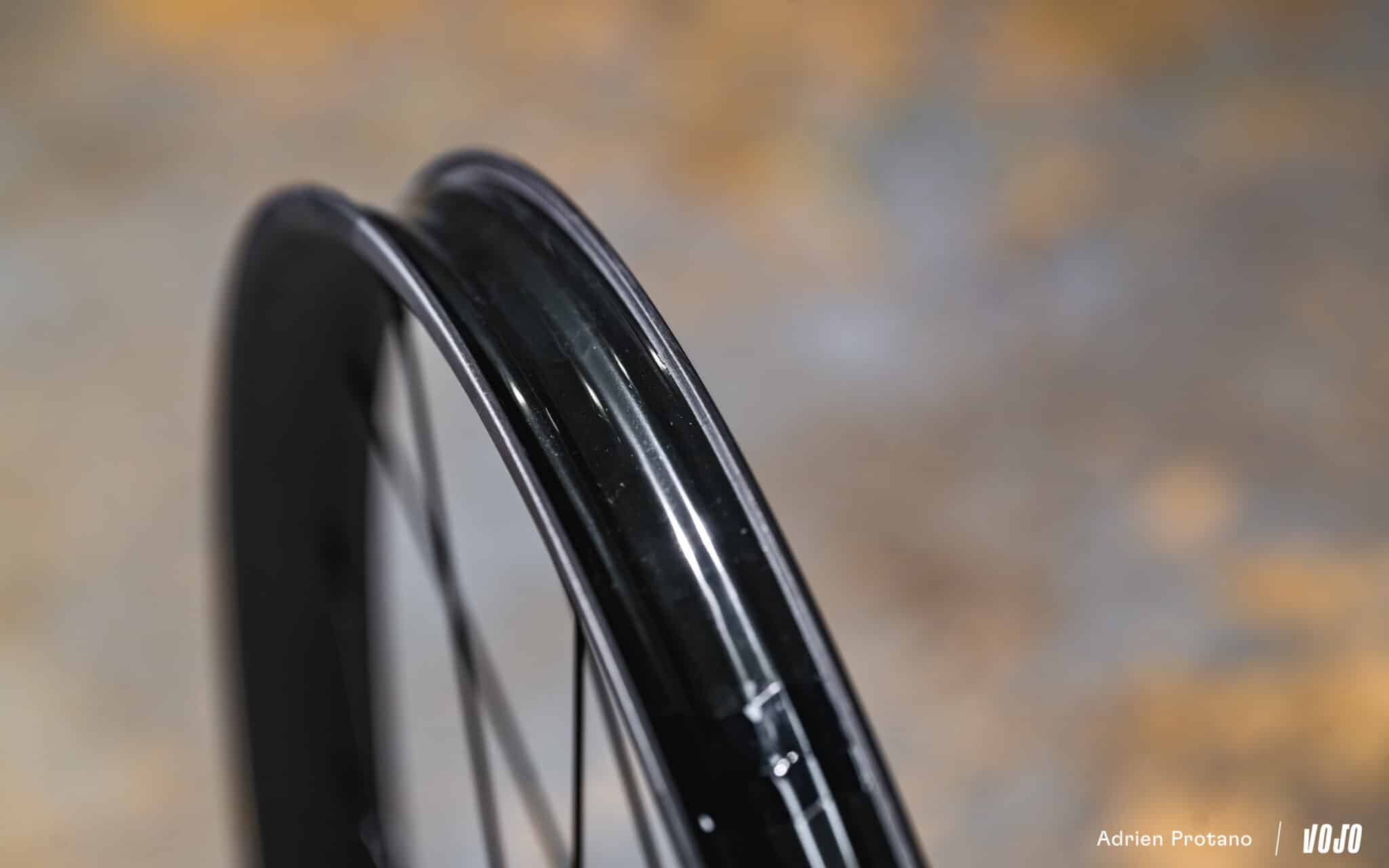 https://www.vojomag.com/app/uploads/2025/06/Shimano XTR DI2 2025 VTT XC Avis Test comparaison Vojo A.Protano 60 2048x1280.jpg