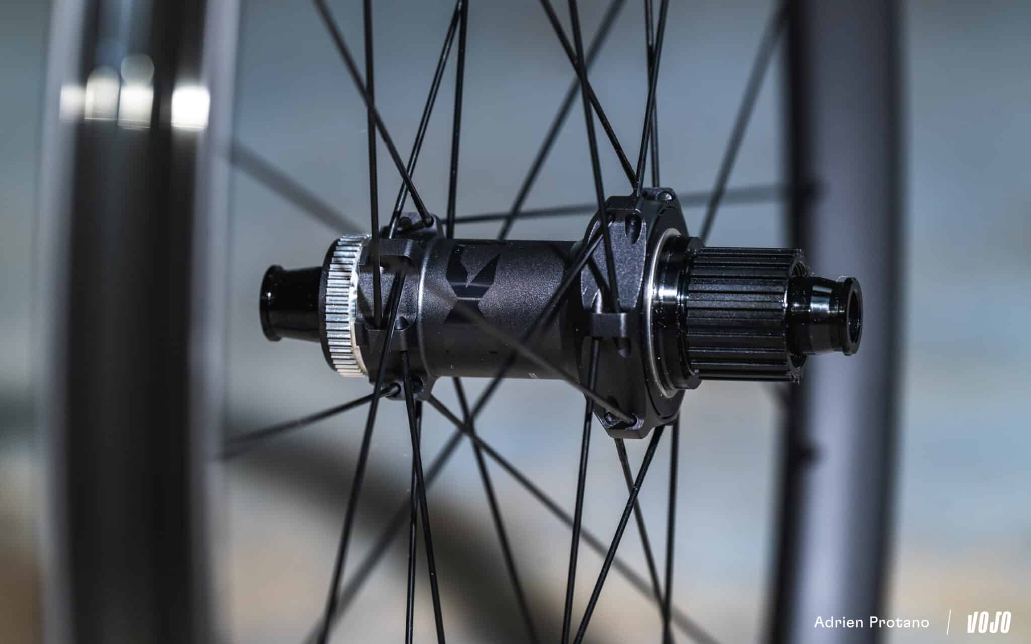https://www.vojomag.com/app/uploads/2025/06/Shimano XTR DI2 2025 VTT XC Avis Test comparaison Vojo A.Protano 60 2048x1280.jpg