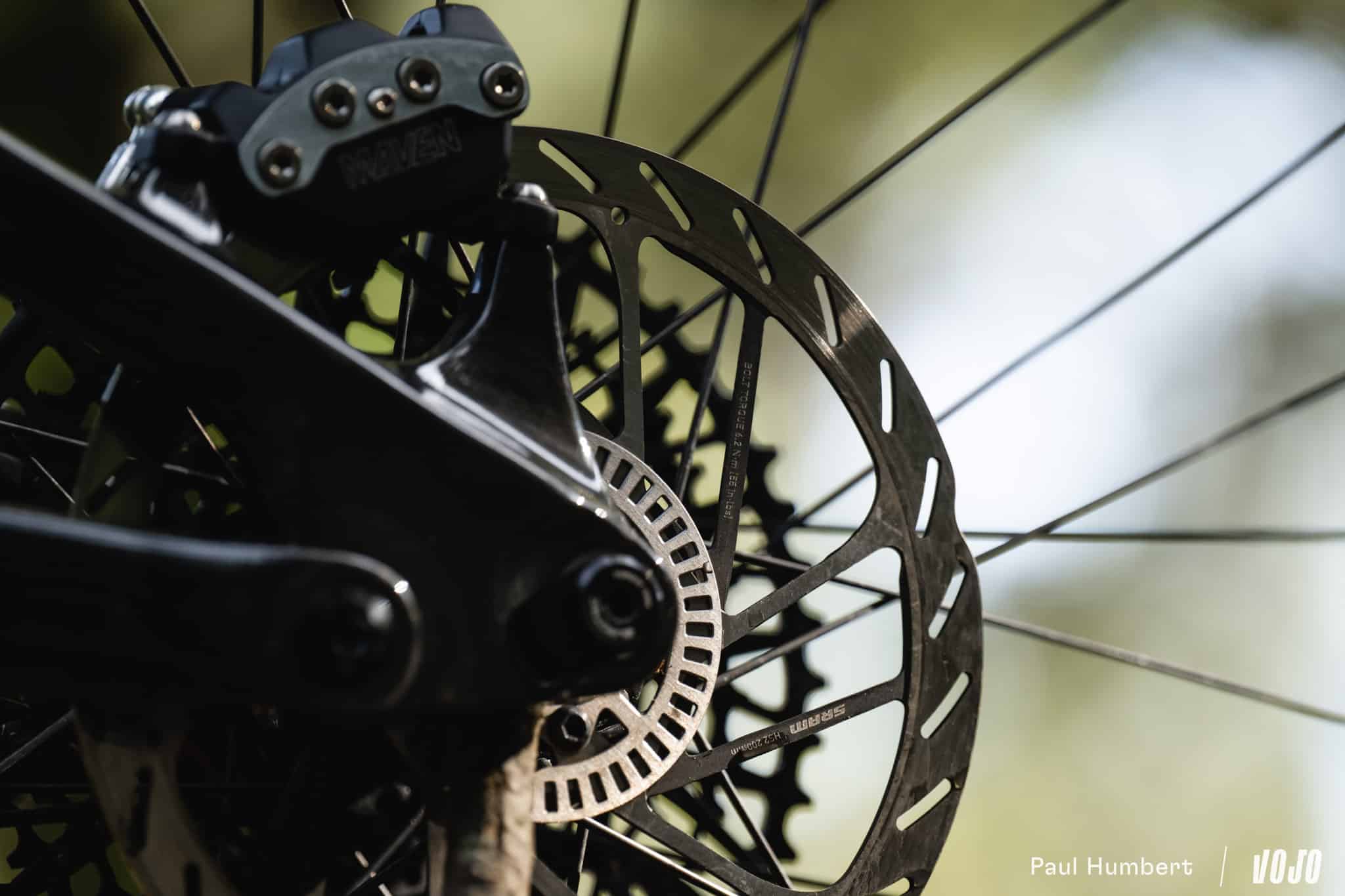 Chaque trou du capteur envoi un signal au moteur sur la position et la vitesse de la roue arrière
