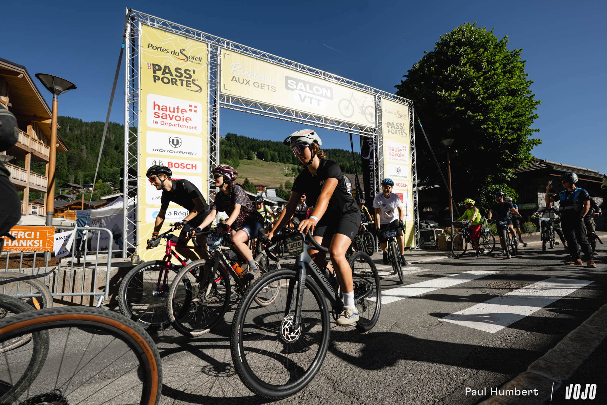 https://www.vojomag.com/app/uploads/2025/06/passportes les gets rando salon 2025 vojo paul humbert 16.jpg