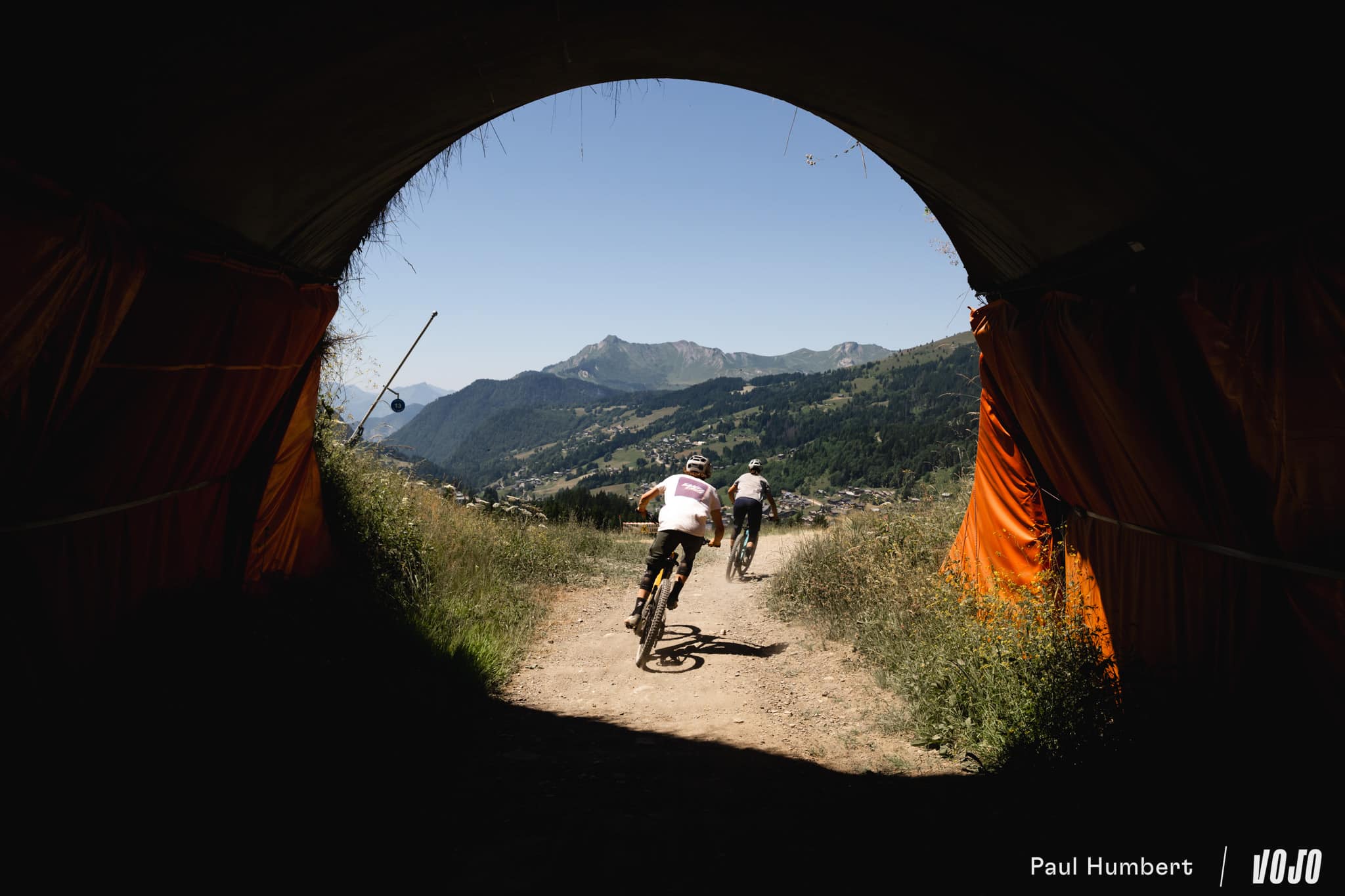 https://www.vojomag.com/app/uploads/2025/06/passportes les gets rando salon 2025 vojo paul humbert 42.jpg