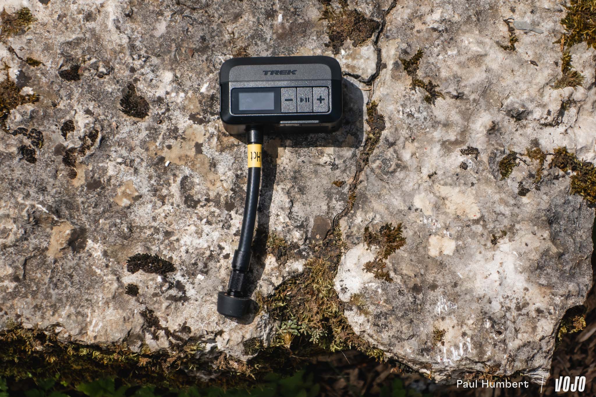 https://www.vojomag.com/app/uploads/2025/06/pompe elec trek compresseur vtt gravel 2025 vojo paul humbert 7.jpg