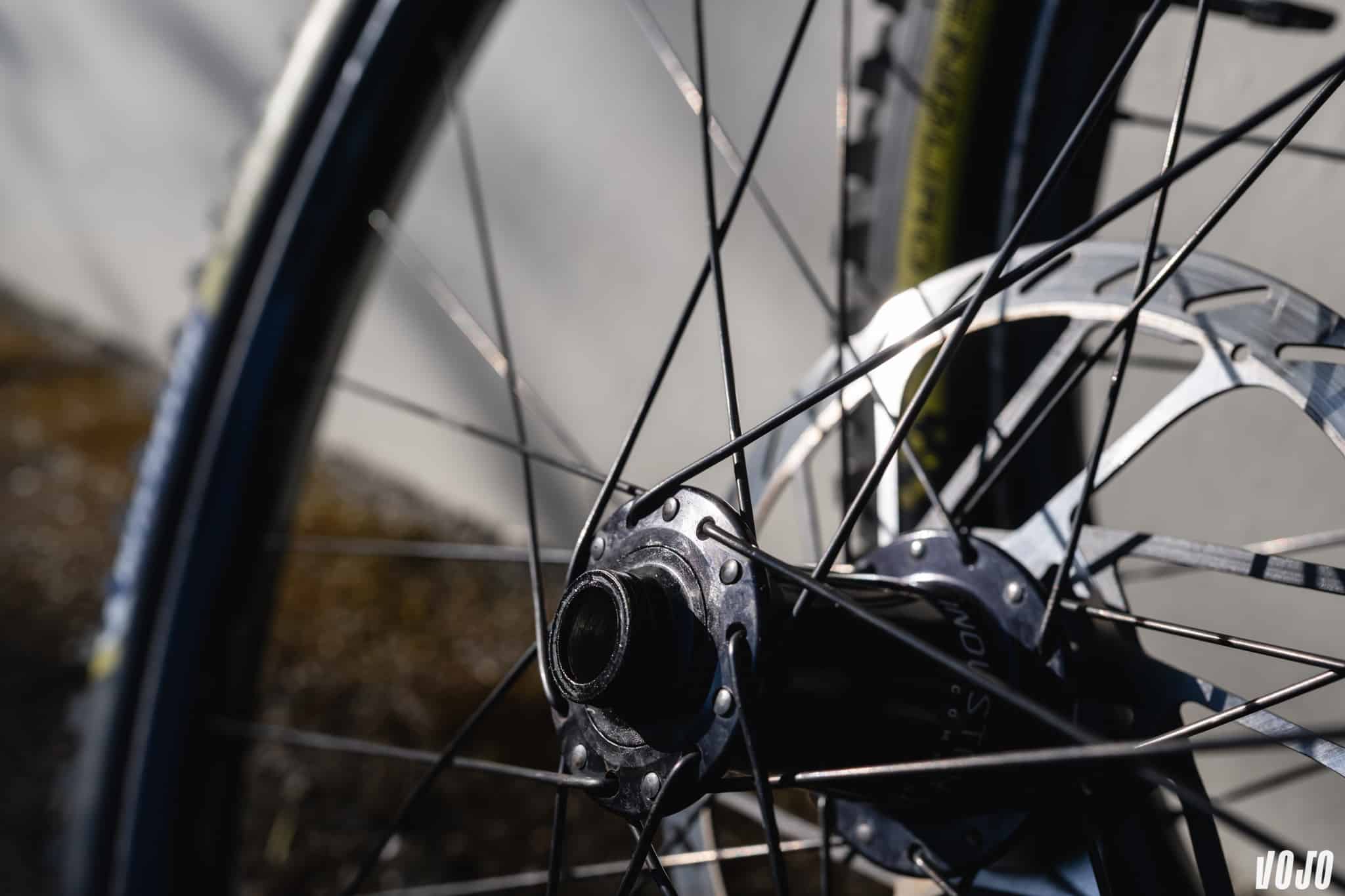 https://www.vojomag.com/app/uploads/2025/06/weareone we are one roue carbone vtt rayon cx ray race berd 2025 vojo paul humbert 6.jpg