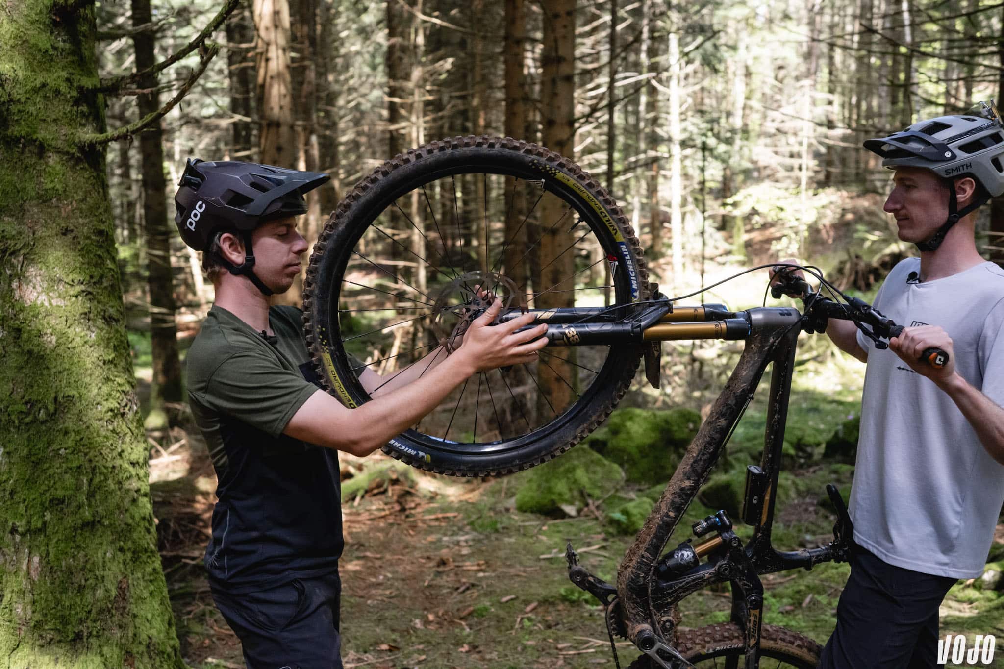 https://www.vojomag.com/app/uploads/2025/06/weareone we are one roue carbone vtt rayon cx ray race berd 2025 vojo paul humbert 16.jpg