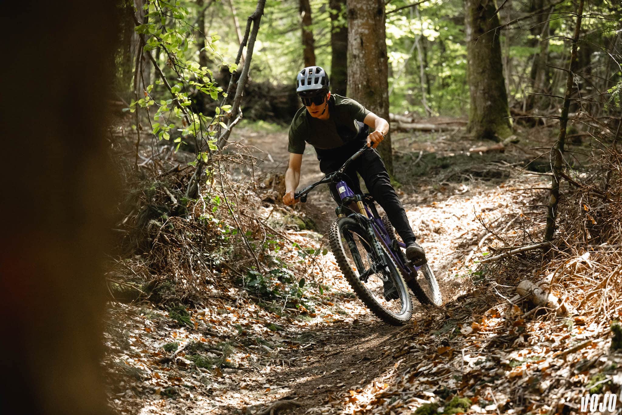 https://www.vojomag.com/app/uploads/2025/06/weareone we are one roue carbone vtt rayon cx ray race berd 2025 vojo paul humbert 23.jpg