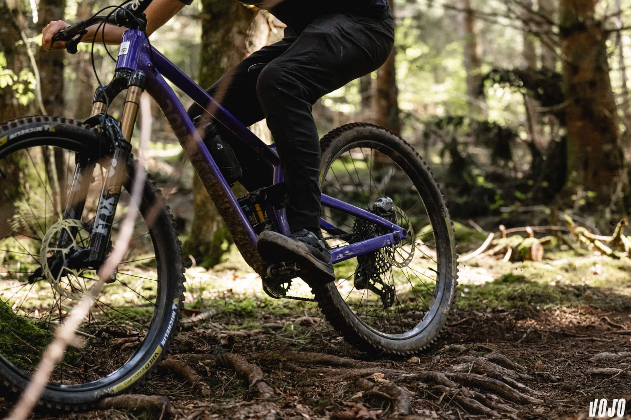 https://www.vojomag.com/app/uploads/2025/06/weareone we are one roue carbone vtt rayon cx ray race berd 2025 vojo paul humbert 23.jpg