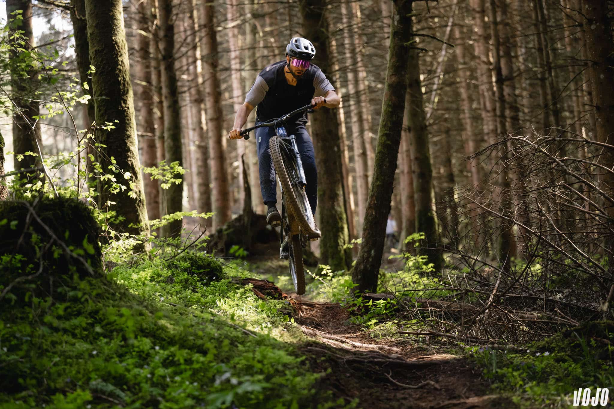 https://www.vojomag.com/app/uploads/2025/06/weareone we are one roue carbone vtt rayon cx ray race berd 2025 vojo paul humbert 17.jpg