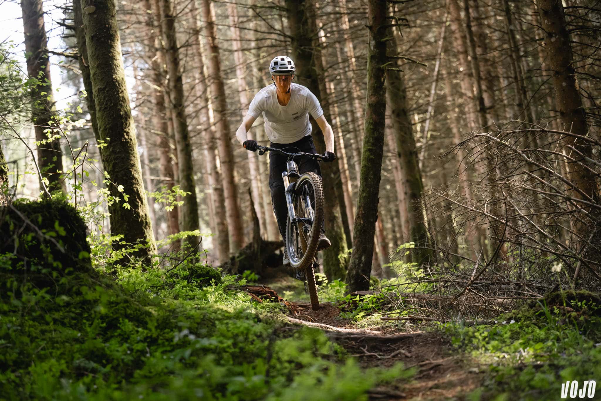 https://www.vojomag.com/app/uploads/2025/06/weareone we are one roue carbone vtt rayon cx ray race berd 2025 vojo paul humbert 16.jpg
