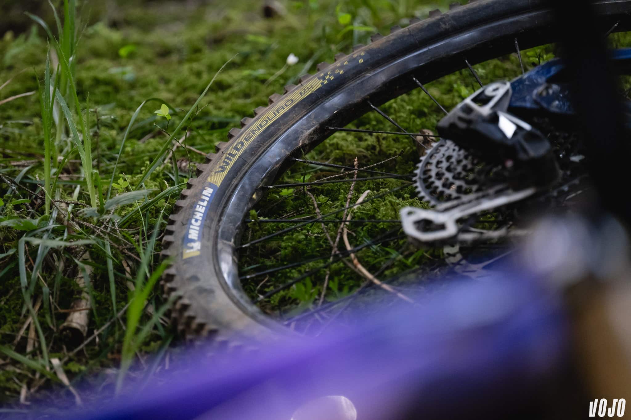 https://www.vojomag.com/app/uploads/2025/06/weareone we are one roue carbone vtt rayon cx ray race berd 2025 vojo paul humbert 4.jpg
