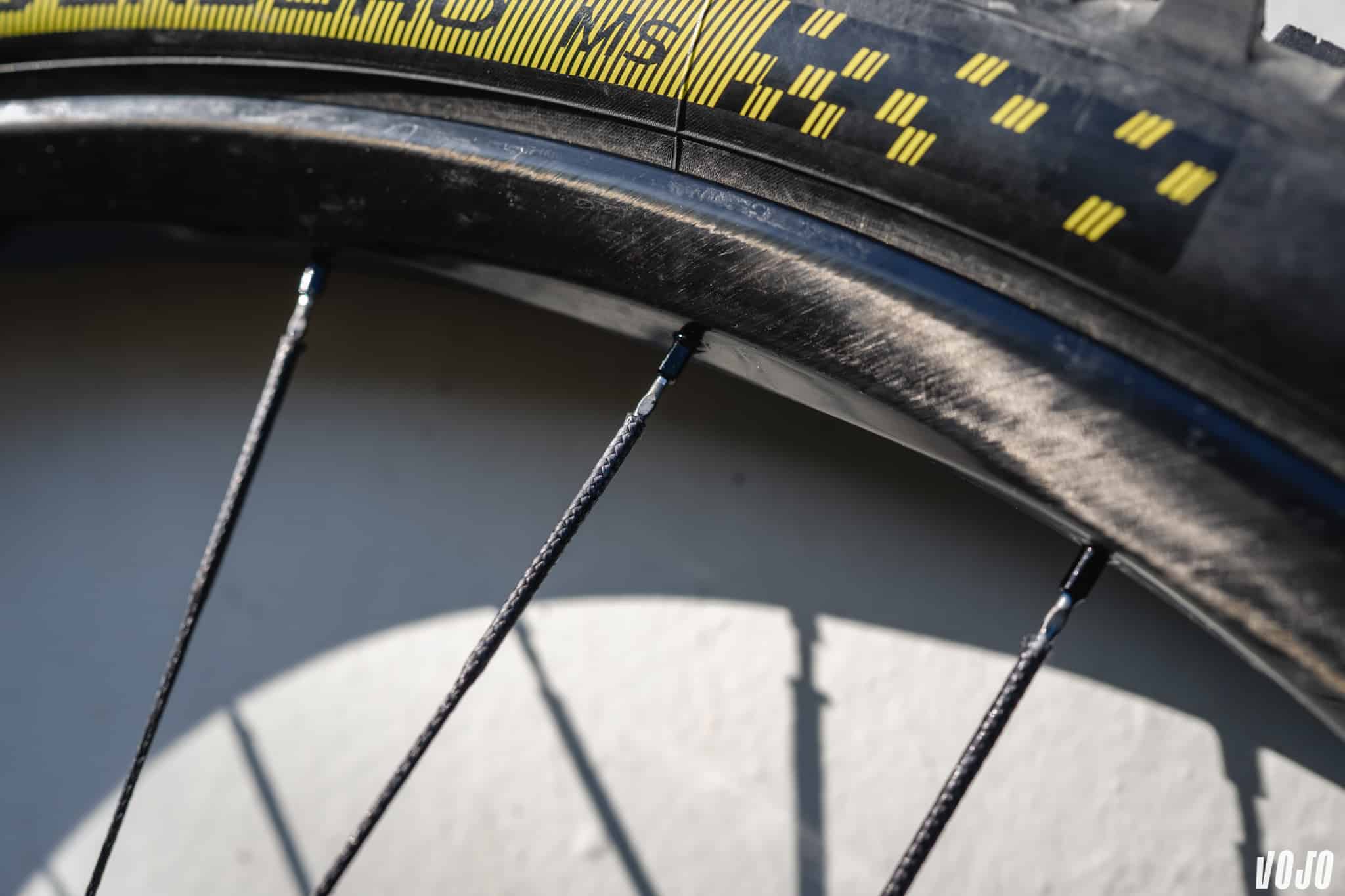 https://www.vojomag.com/app/uploads/2025/06/weareone we are one roue carbone vtt rayon cx ray race berd 2025 vojo paul humbert 2.jpg
