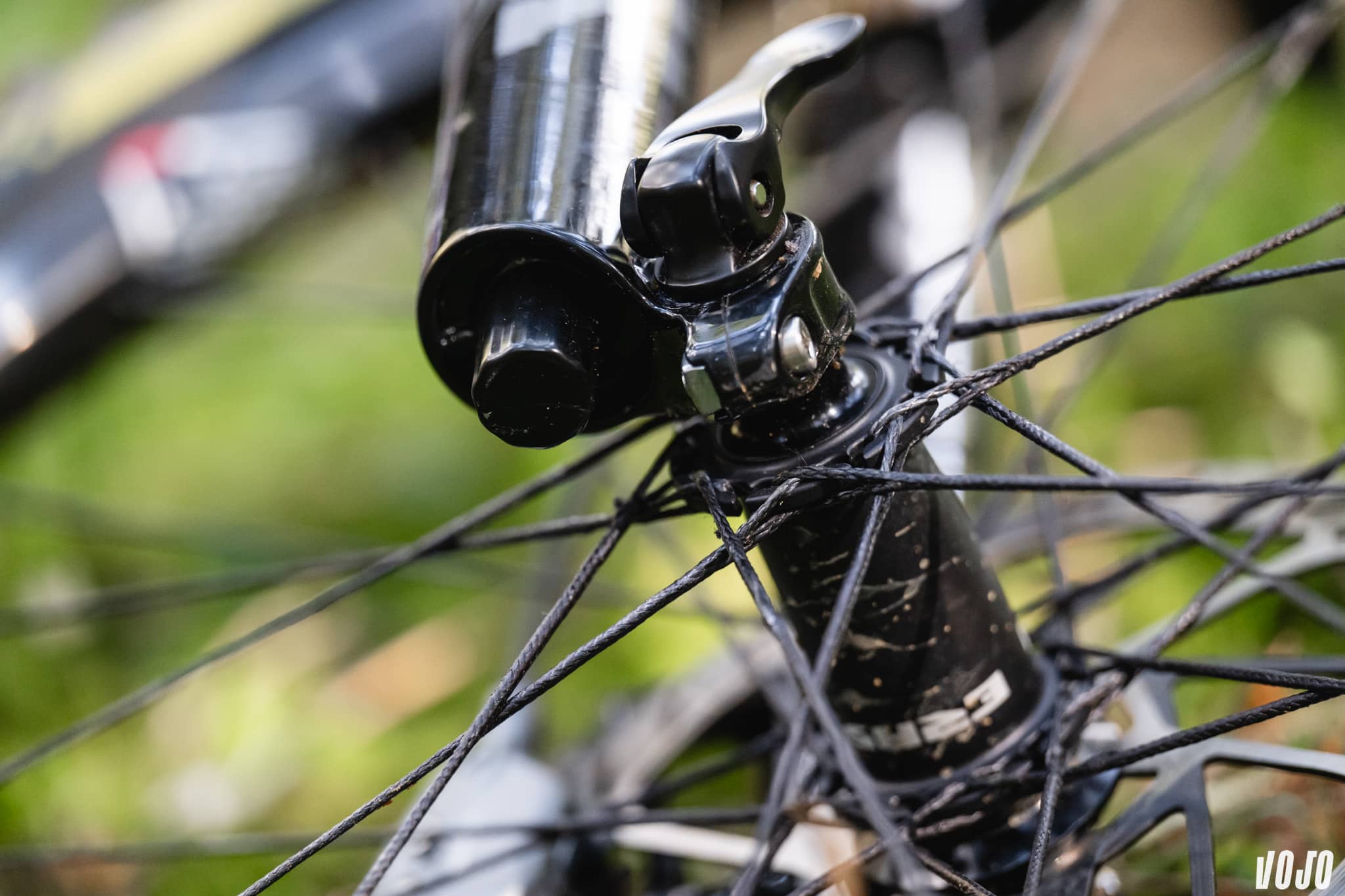 https://www.vojomag.com/app/uploads/2025/06/weareone we are one roue carbone vtt rayon cx ray race berd 2025 vojo paul humbert 23.jpg