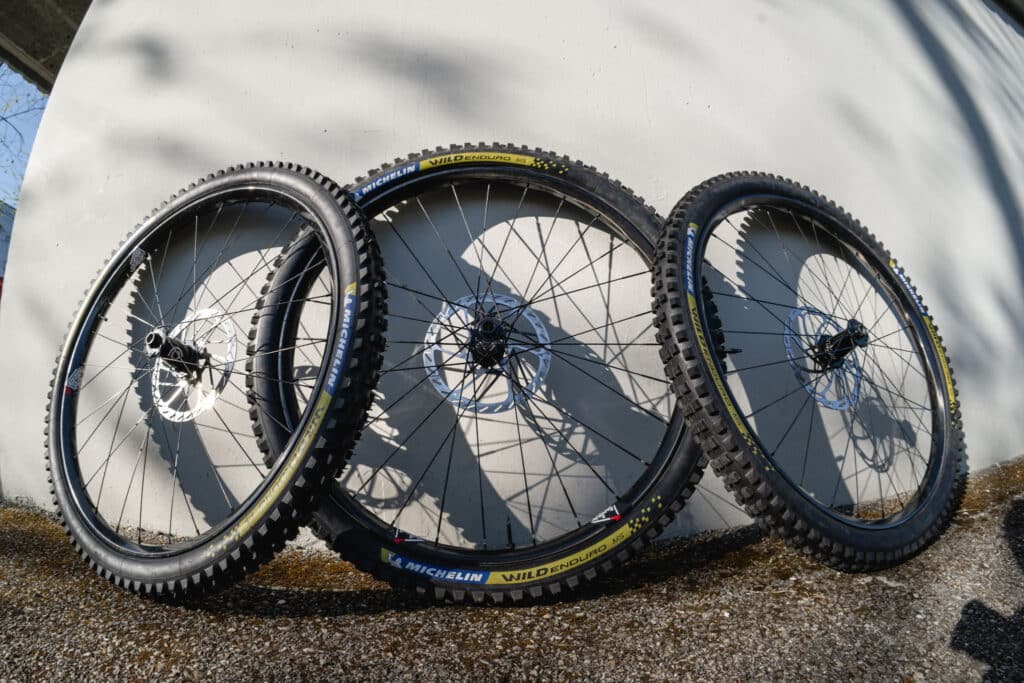 Les rayons peuvent-ils tout changer ? Test roues VTT We Are One Convergence Triad