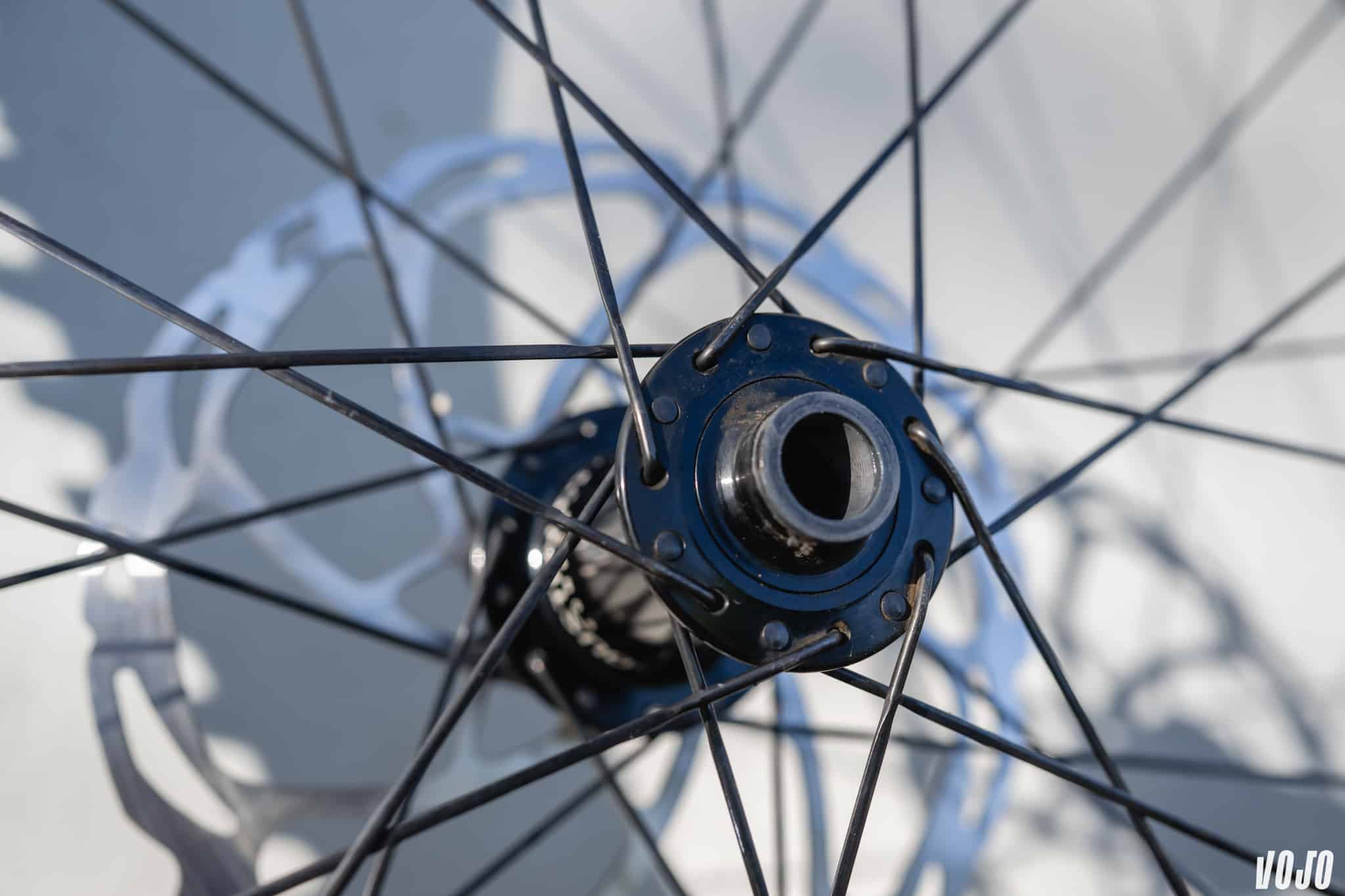 https://www.vojomag.com/app/uploads/2025/06/weareone we are one roue carbone vtt rayon cx ray race berd 2025 vojo paul humbert 4.jpg