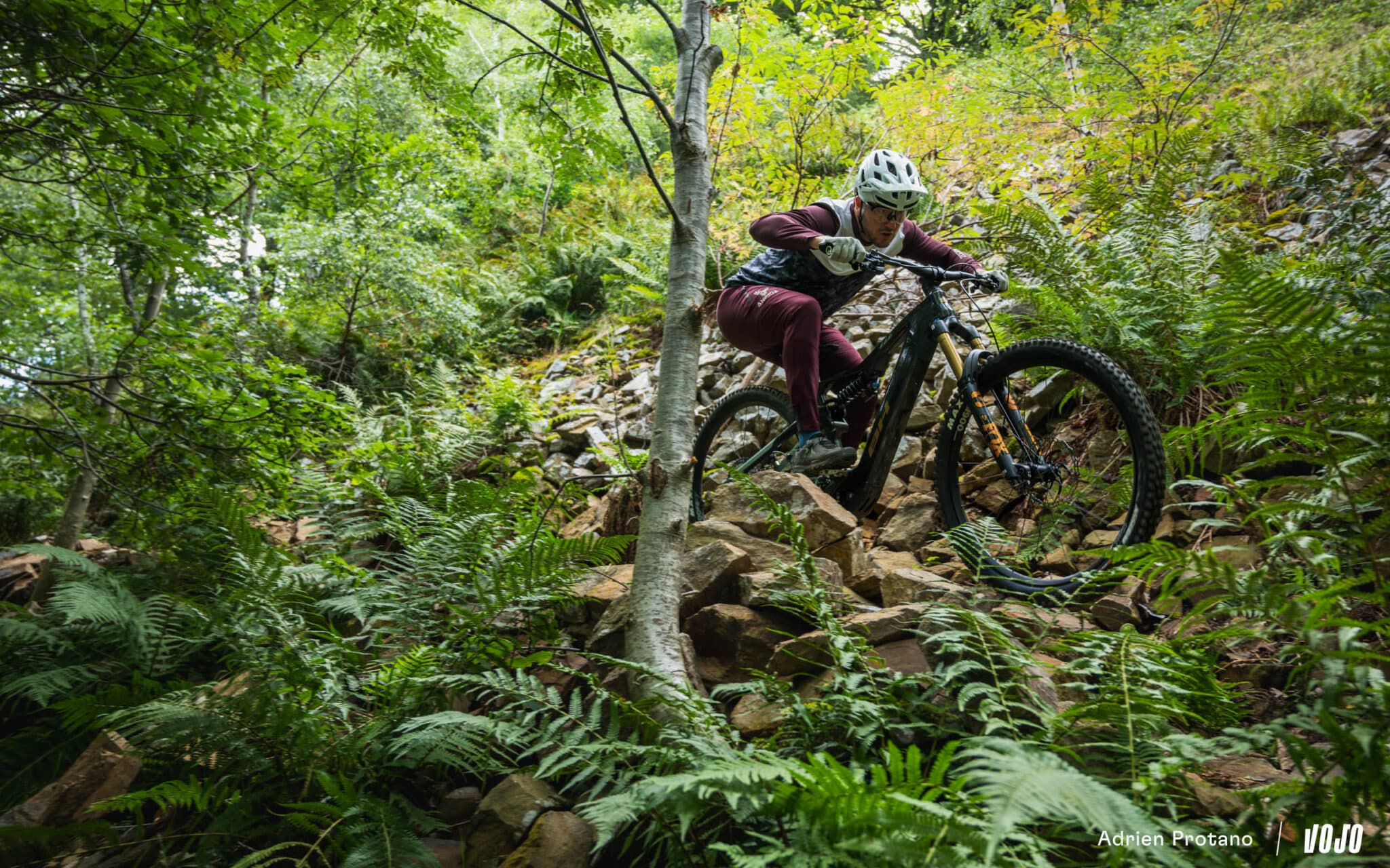 https://www.vojomag.com/app/uploads/2025/07/BH iLynx Enduro 2025 test avis vojo VTTAE nouveaute A.Protano 1 2048x1280.jpg