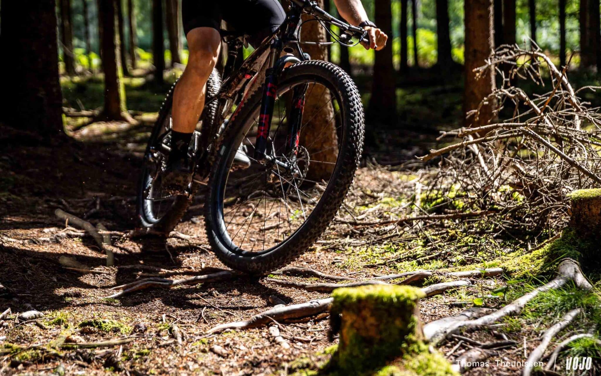https://www.vojomag.com/app/uploads/2025/07/FSA SC i30 roues vtt carbone test essai avis - Copyright Olivier Beart Vojo Magazine 1 2048x1280.jpg