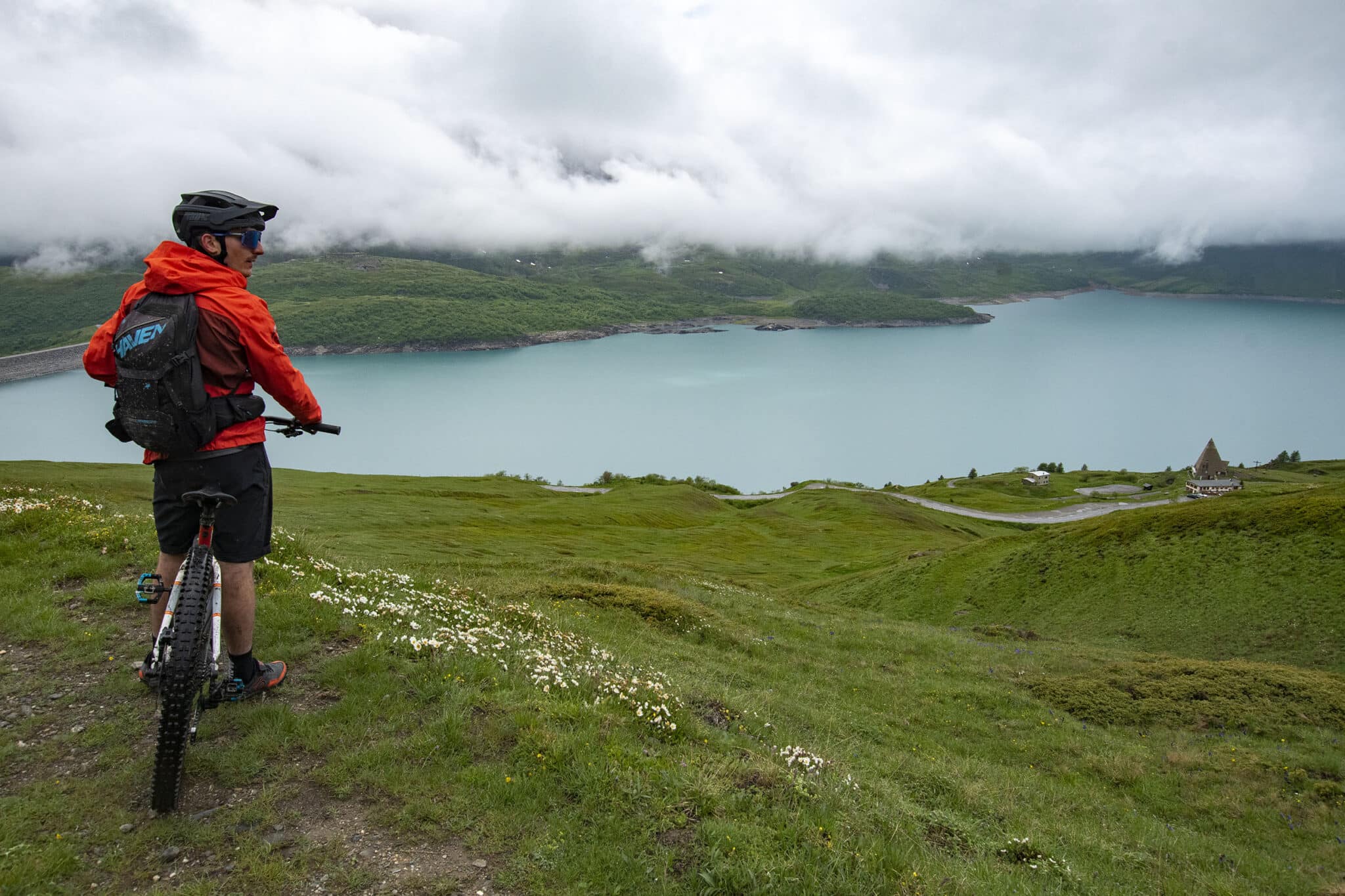 https://www.vojomag.com/app/uploads/2025/07/Haute Maurienne VTT route cl MC 2048x1365.jpg