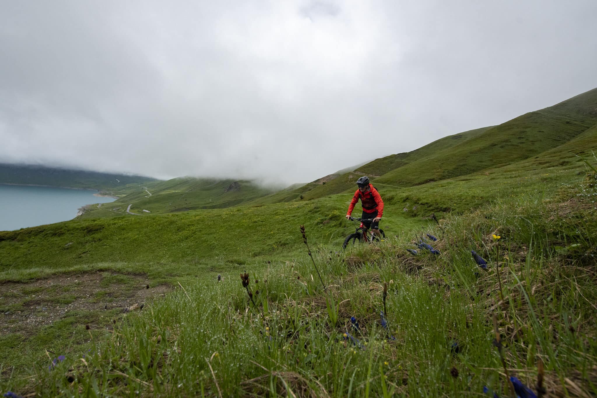https://www.vojomag.com/app/uploads/2025/07/Haute Maurienne VTT col Mont Cenis2 2048x1365.jpg