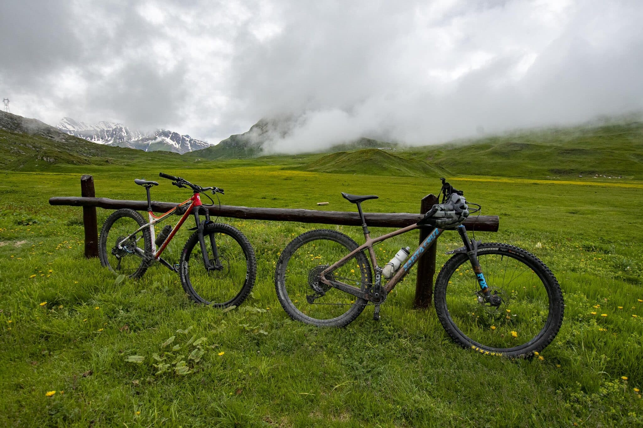 https://www.vojomag.com/app/uploads/2025/07/Haute Maurienne VTT refuge petit cenis 2048x1363.jpg