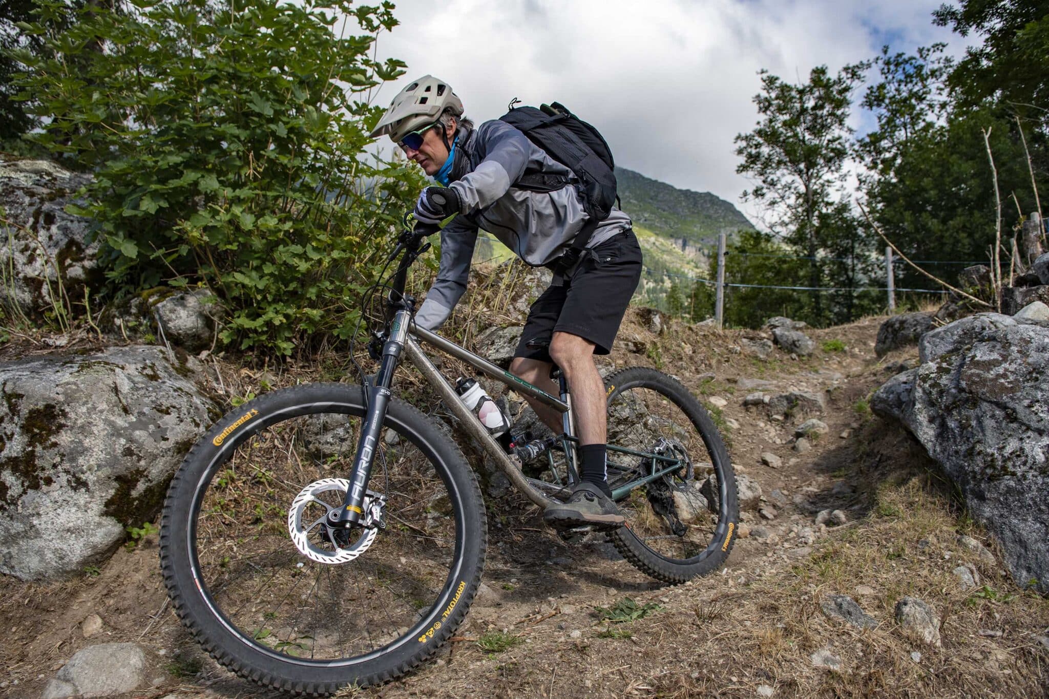 https://www.vojomag.com/app/uploads/2025/07/Panorama Bike chapelle Belwald 1365x2048.jpg