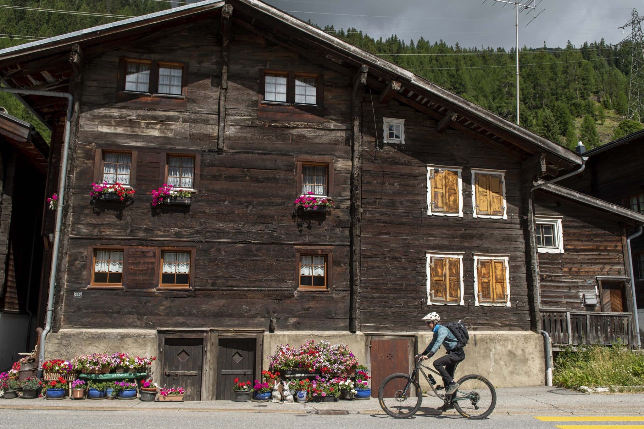 https://www.vojomag.com/app/uploads/2025/07/Panorama Bike Ulrichen 2048x1365.jpg