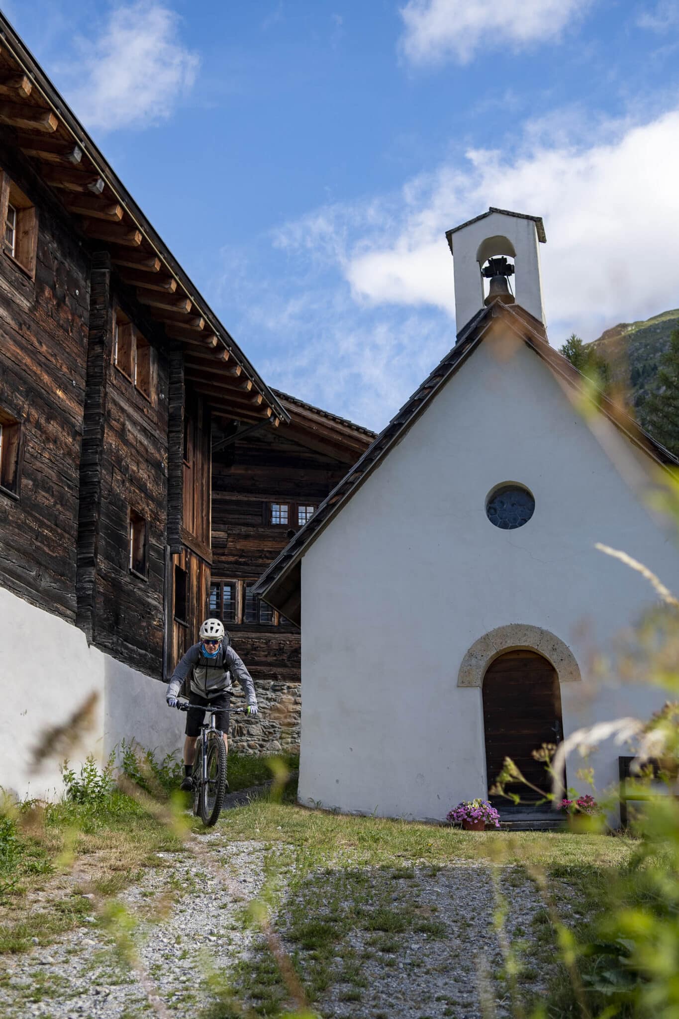 https://www.vojomag.com/app/uploads/2025/07/Panorama Bike chapelle Belwald 1365x2048.jpg