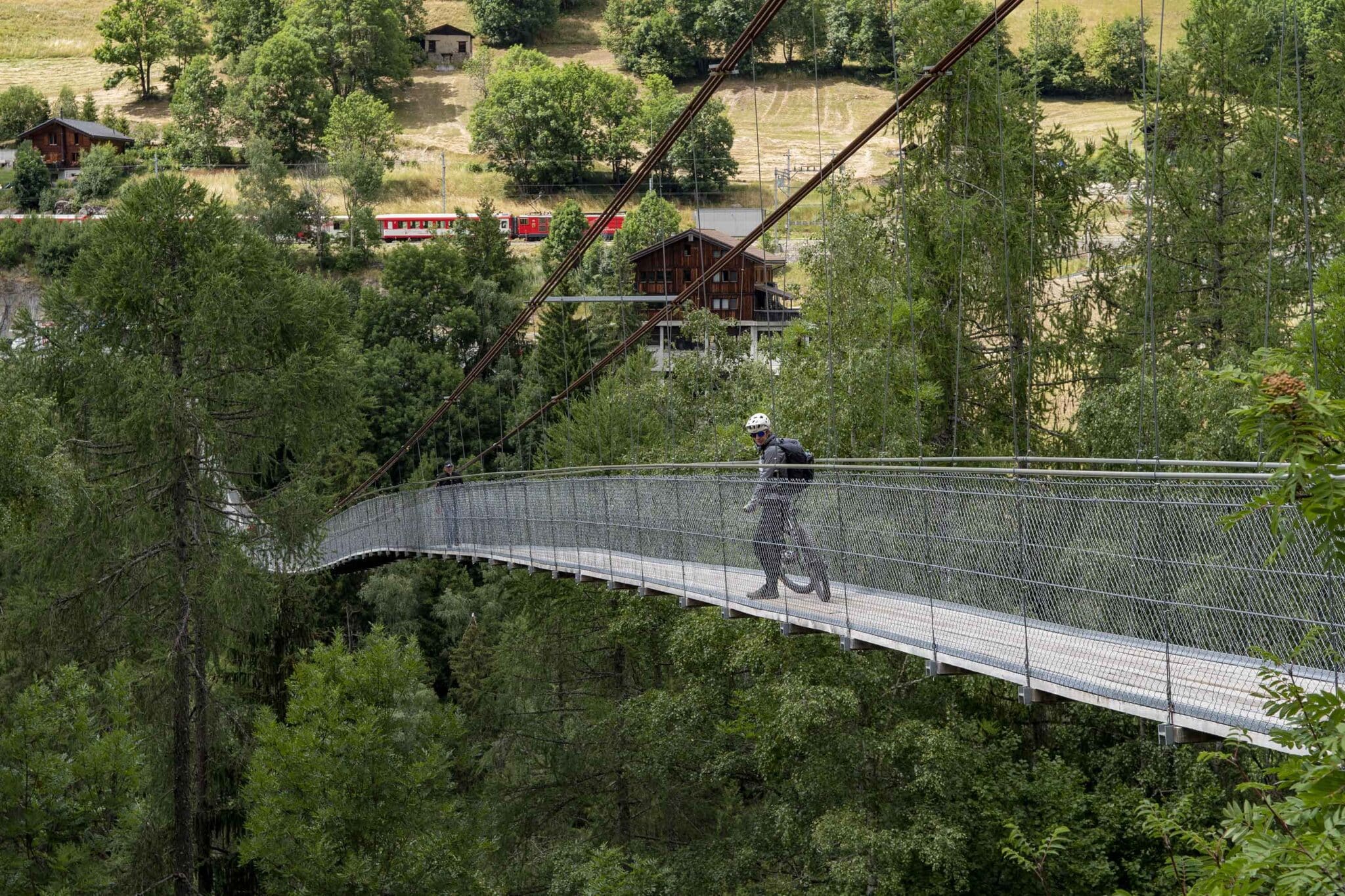 https://www.vojomag.com/app/uploads/2025/07/Panorama Bike passerelle 1365x2048.jpg