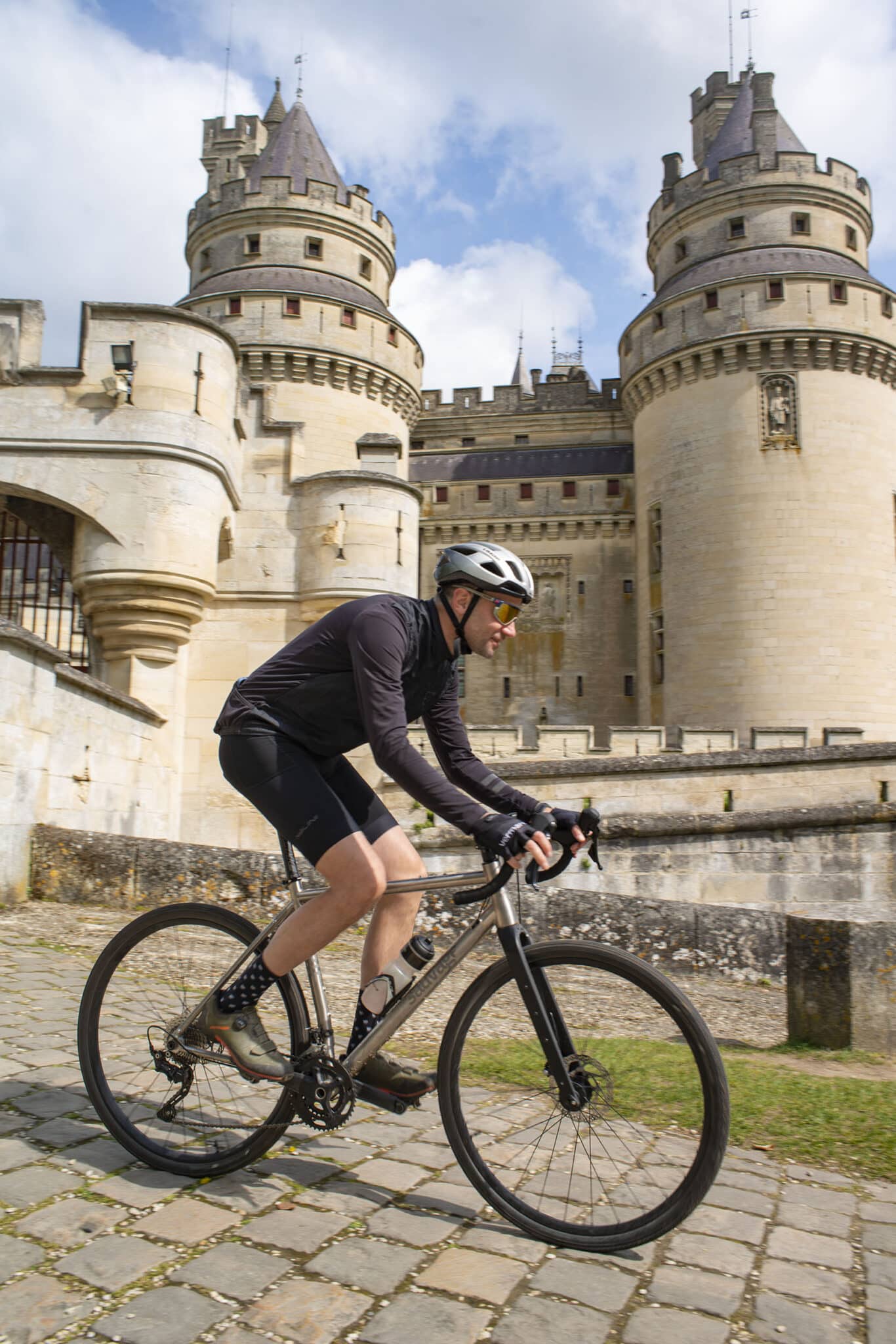 https://www.vojomag.com/app/uploads/2025/07/Pierrefond4-1366x2048.jpg