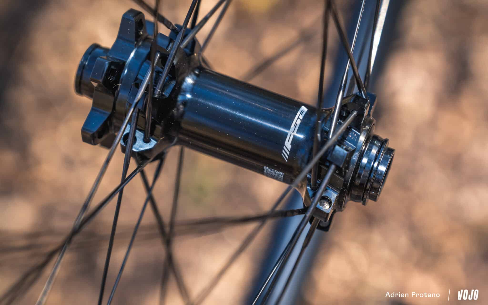 https://www.vojomag.com/app/uploads/2025/07/Roues FSA CX 2025 test avis vojo VTTAE nouveaute A.Protano 25 2048x1280.jpg
