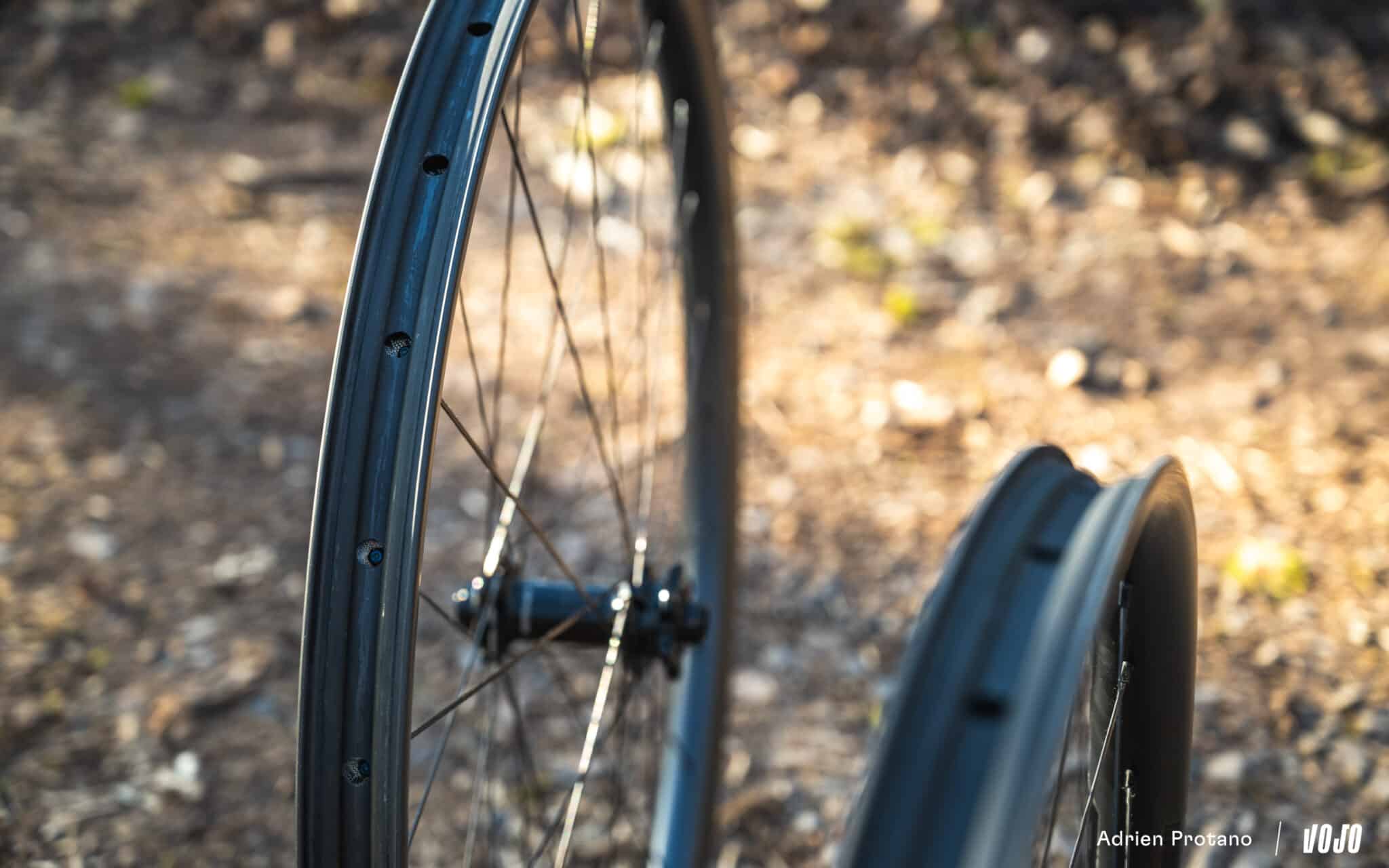 https://www.vojomag.com/app/uploads/2025/07/Roues FSA CX 2025 test avis vojo VTTAE nouveaute A.Protano 5 2048x1280.jpg