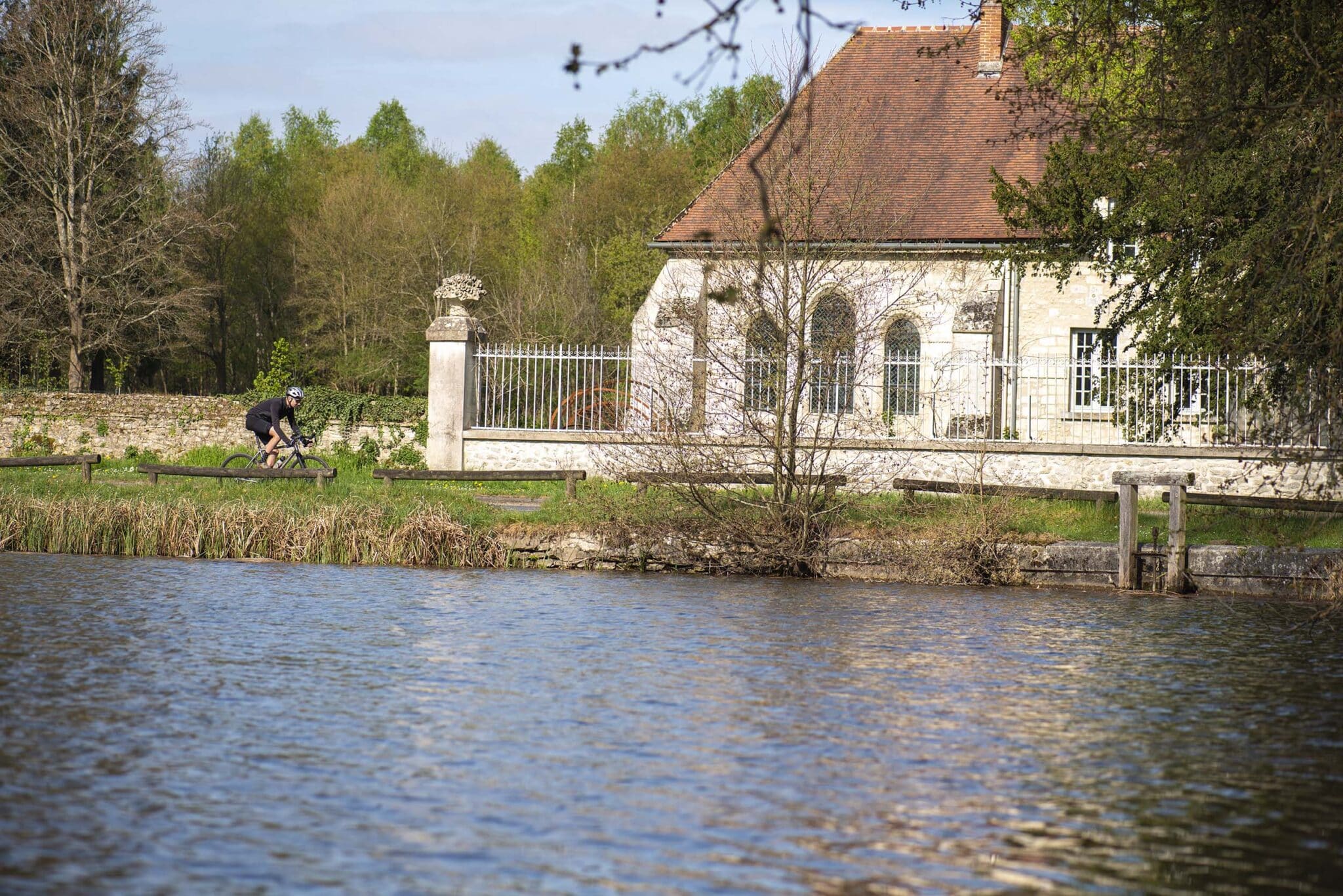 https://www.vojomag.com/app/uploads/2025/07/Etang compiegne2 2048x1366.jpg