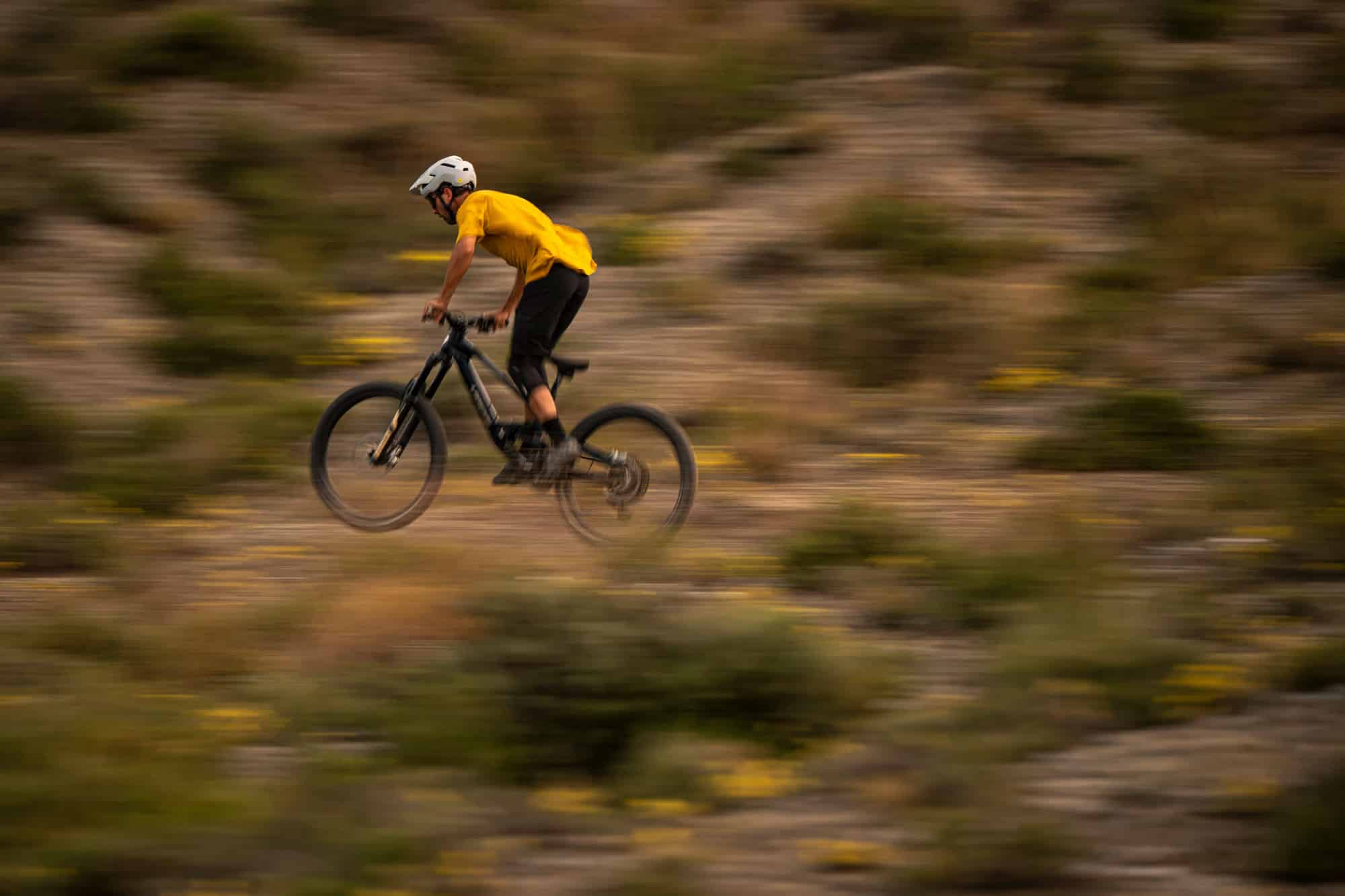 https://www.vojomag.com/app/uploads/2025/07/met terrae mips mtb helmet action image 4.jpg