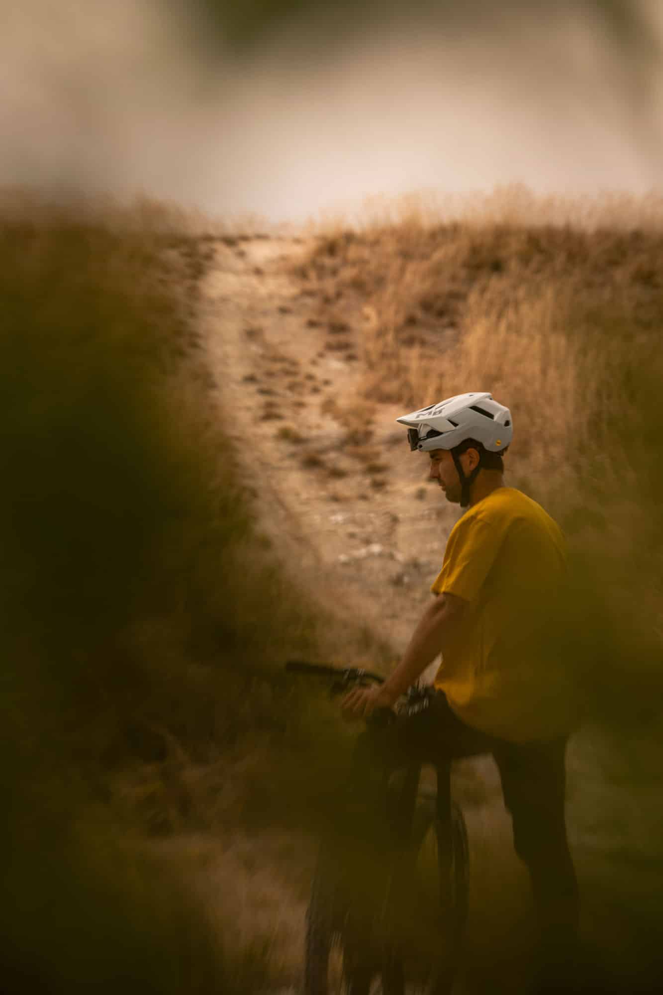 https://www.vojomag.com/app/uploads/2025/07/met terrae mips mtb helmet action image 4.jpg