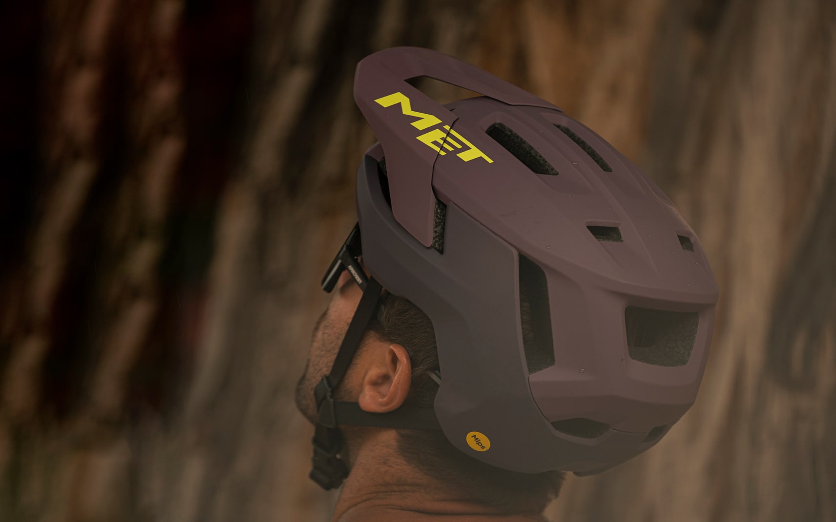https://www.vojomag.com/app/uploads/2025/07/met terrae mips mtb helmet action image burned yellow.jpg