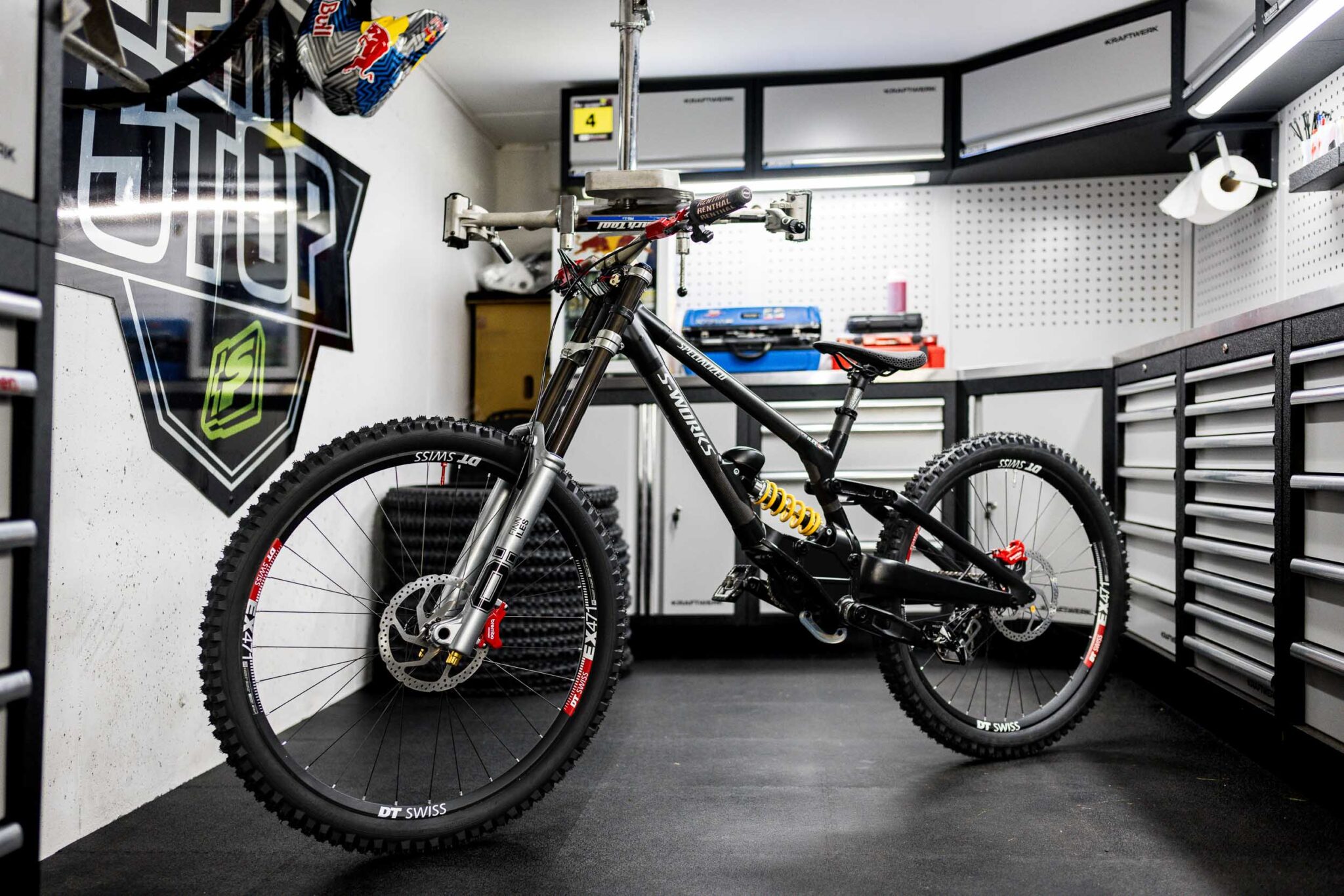 https://www.vojomag.com/app/uploads/2025/08/2025.06.15 Brembo Launch X Specialized Gravity V3 Credtis @billy lebelge 51 2048x1366.jpg