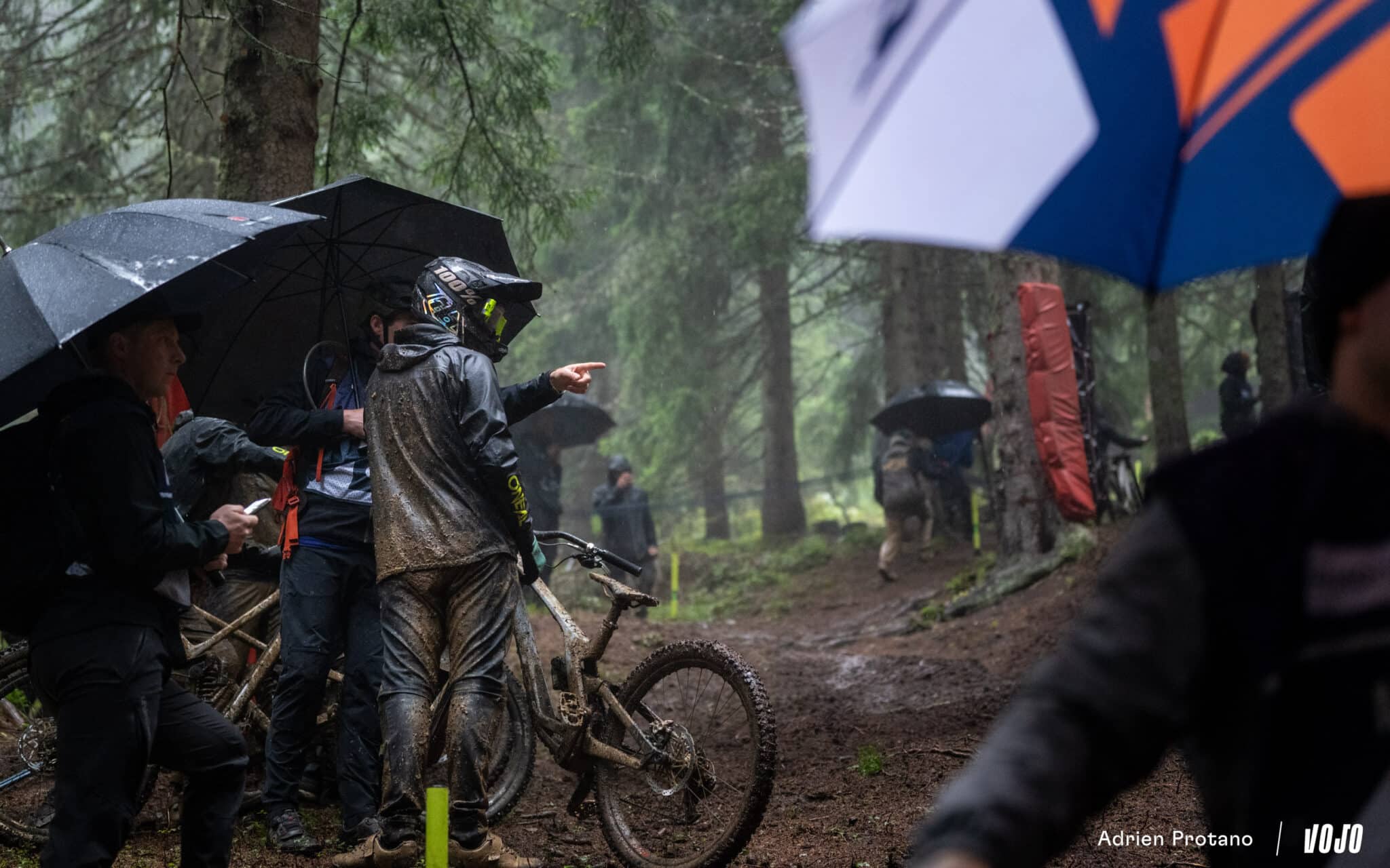 https://www.vojomag.com/app/uploads/2025/08/Coupe du monde VTT DH XC France Haute Savoie test avis Vojo nouveaute A.Protano 1 12 1 2048x1280.jpg