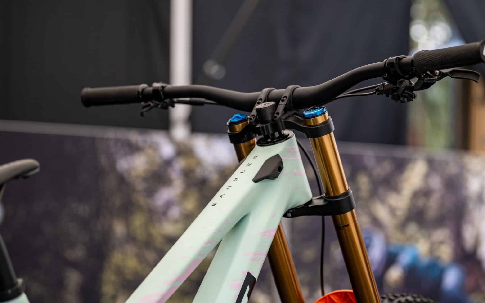 https://www.vojomag.com/app/uploads/2025/08/Coupe du monde VTT DH XC France Haute Savoie test avis Vojo nouveaute A.Protano 1 12 2048x1280.jpg