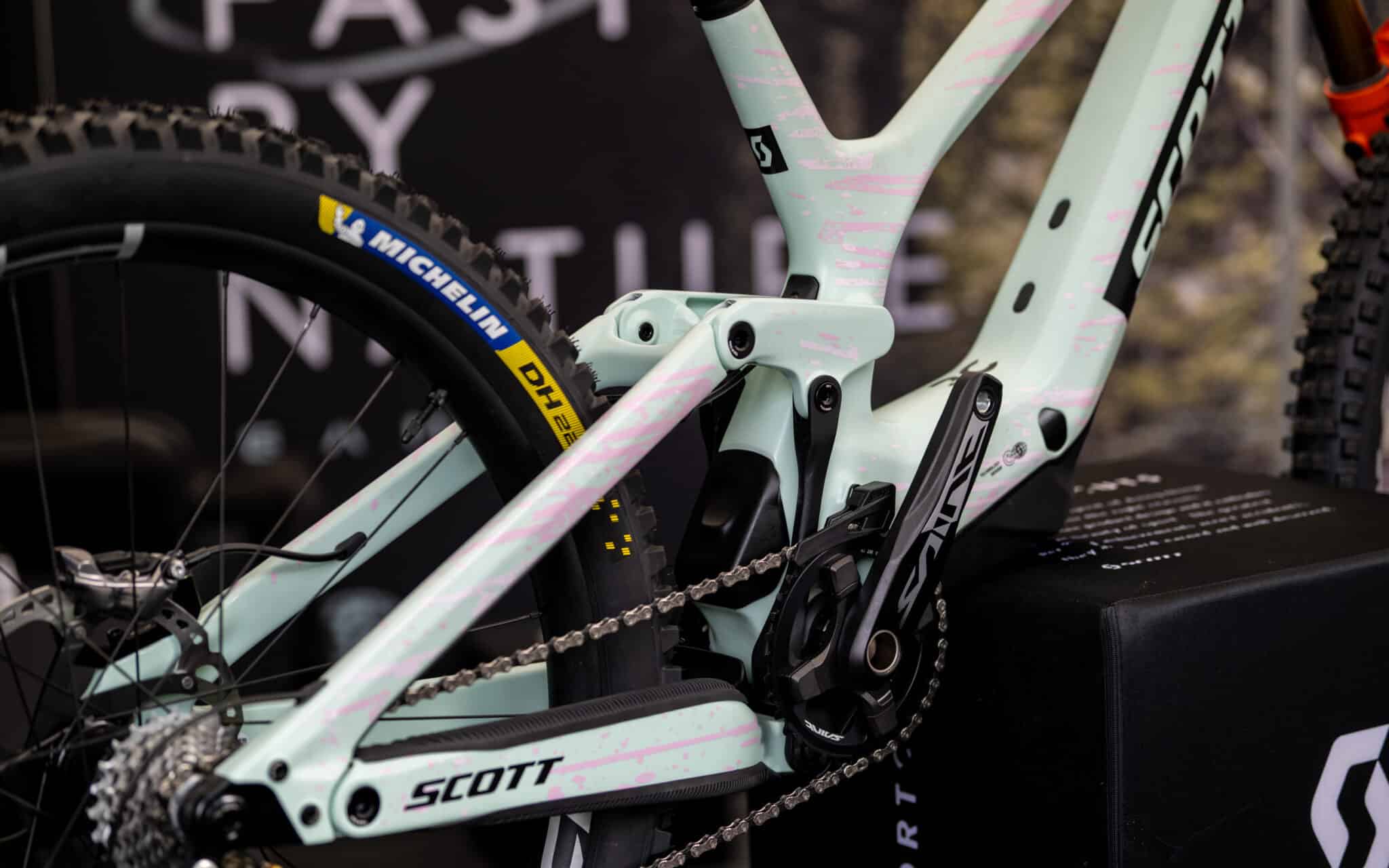 https://www.vojomag.com/app/uploads/2025/08/Coupe du monde VTT DH XC France Haute Savoie test avis Vojo nouveaute A.Protano 1 12 2048x1280.jpg