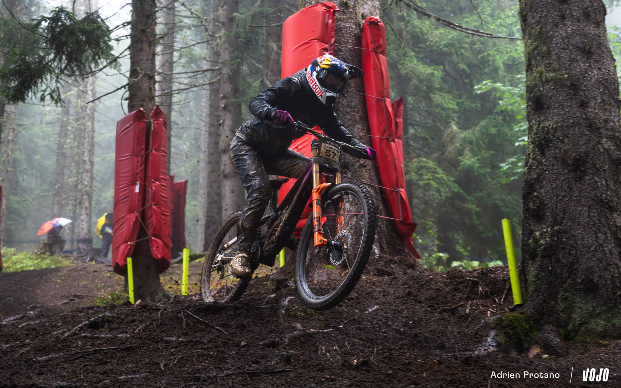 https://www.vojomag.com/app/uploads/2025/08/Coupe du monde VTT DH XC France Haute Savoie test avis Vojo nouveaute A.Protano 1 15 1 2048x1280.jpg