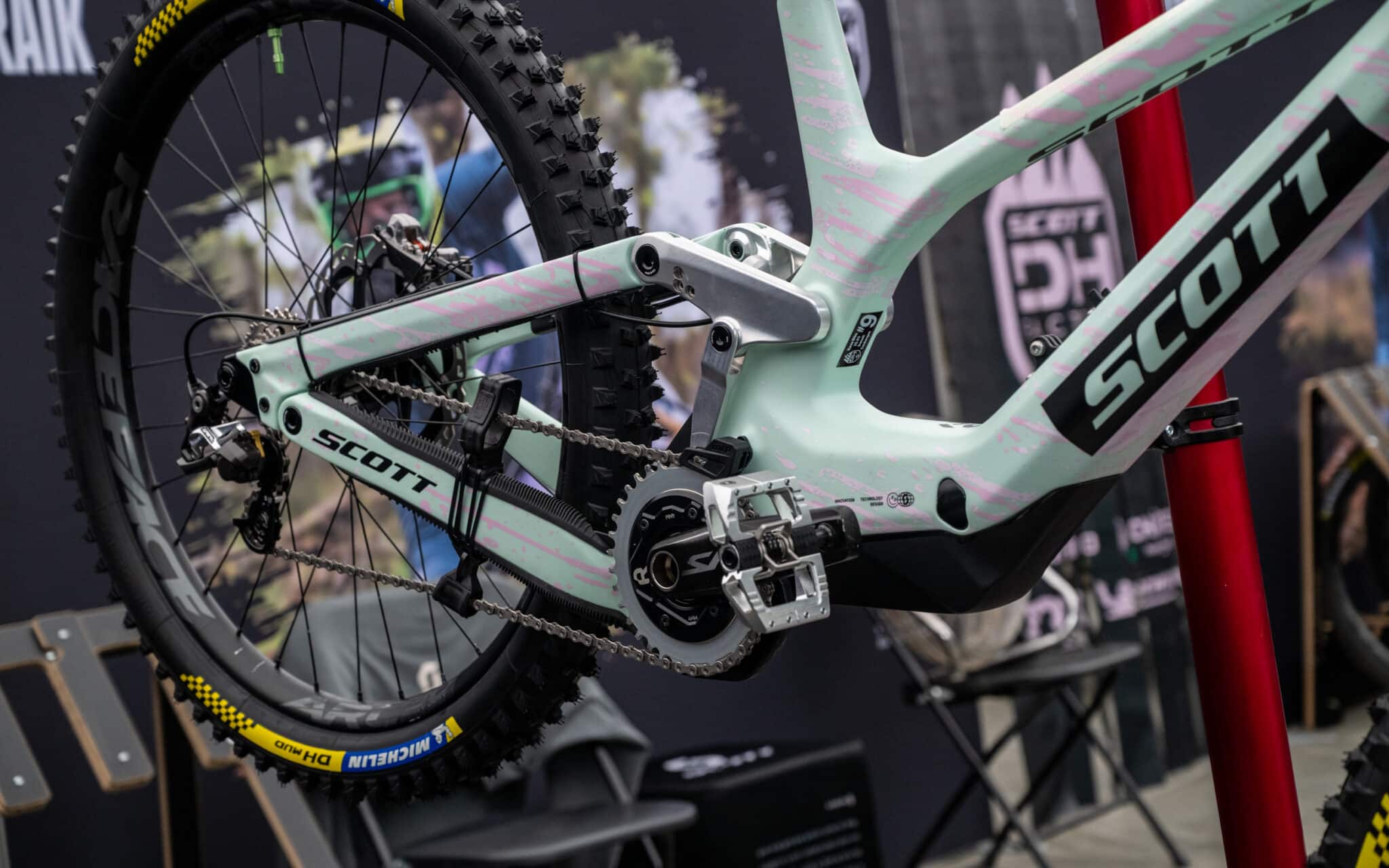 https://www.vojomag.com/app/uploads/2025/08/Coupe du monde VTT DH XC France Haute Savoie test avis Vojo nouveaute A.Protano 1 15 2048x1280.jpg