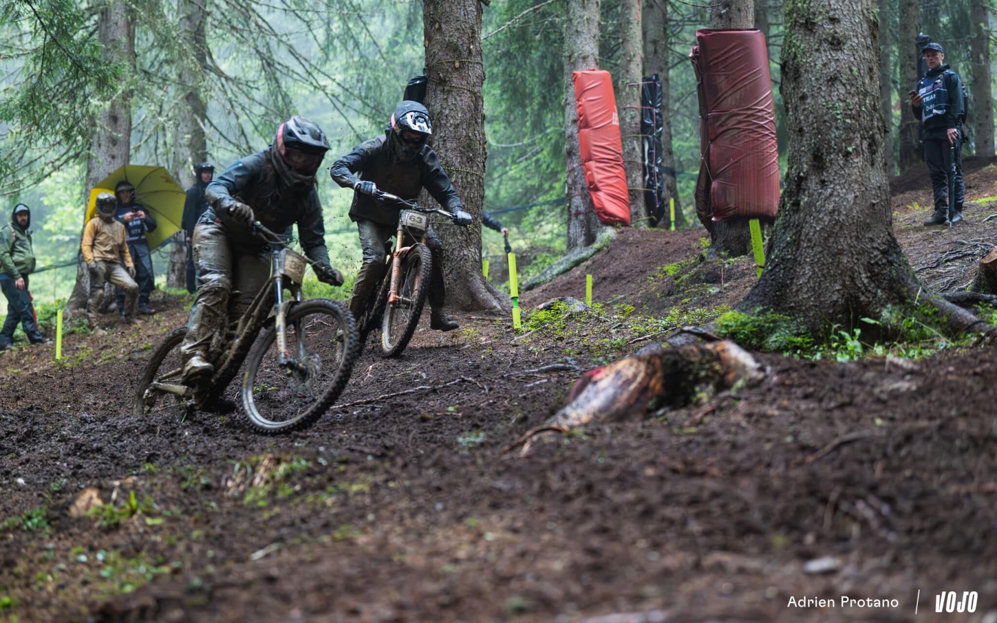 https://www.vojomag.com/app/uploads/2025/08/Coupe du monde VTT DH XC France Haute Savoie test avis Vojo nouveaute A.Protano 1 17 1 2048x1280.jpg