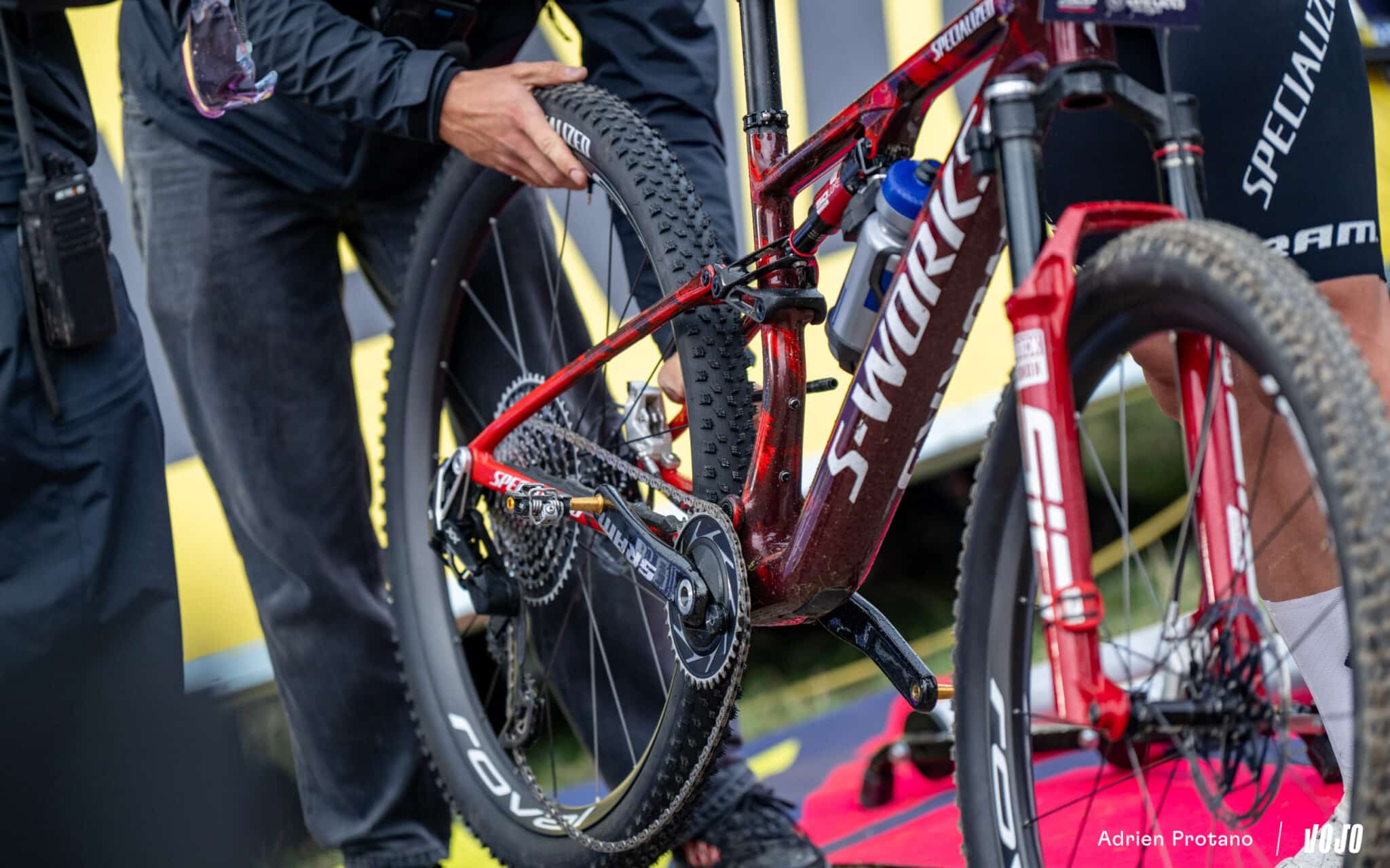 https://www.vojomag.com/app/uploads/2025/08/Coupe du monde VTT DH XC France Haute Savoie test avis Vojo nouveaute A.Protano 1 20 1 2048x1280.jpg