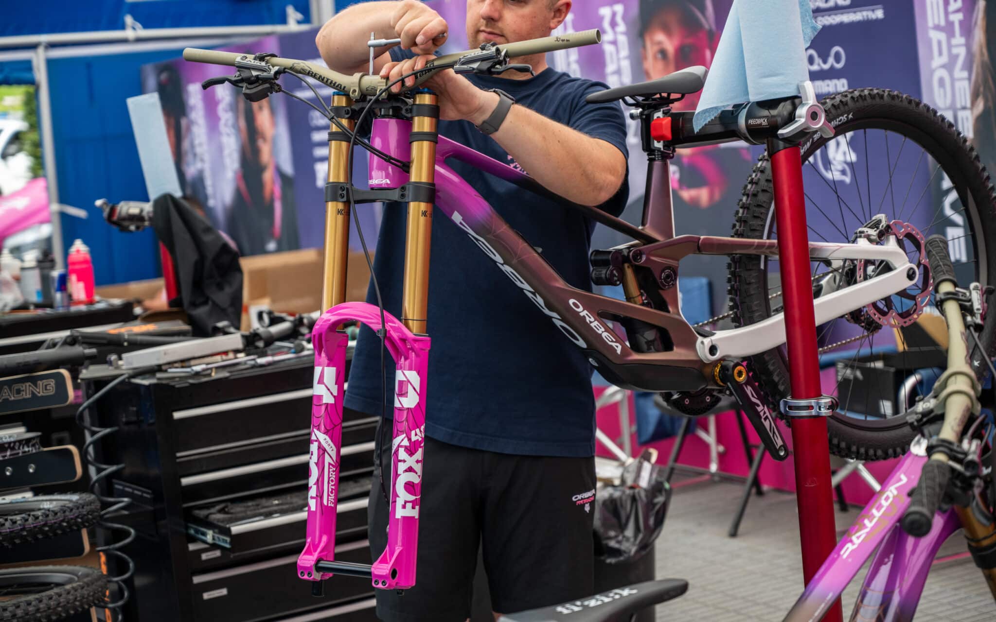 https://www.vojomag.com/app/uploads/2025/08/Coupe du monde VTT DH XC France Haute Savoie test avis Vojo nouveaute A.Protano 1 1 2048x1280.jpg