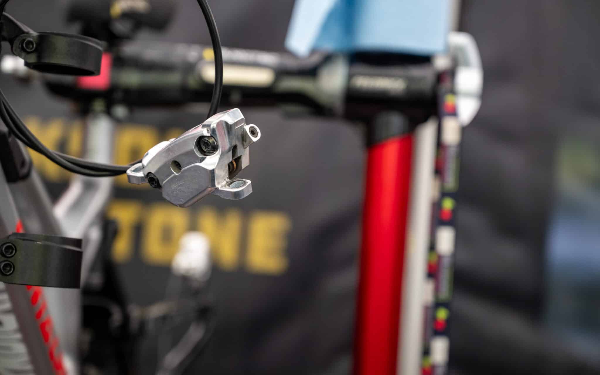 https://www.vojomag.com/app/uploads/2025/08/Coupe du monde VTT DH XC France Haute Savoie test avis Vojo nouveaute A.Protano 1 22 2048x1280.jpg