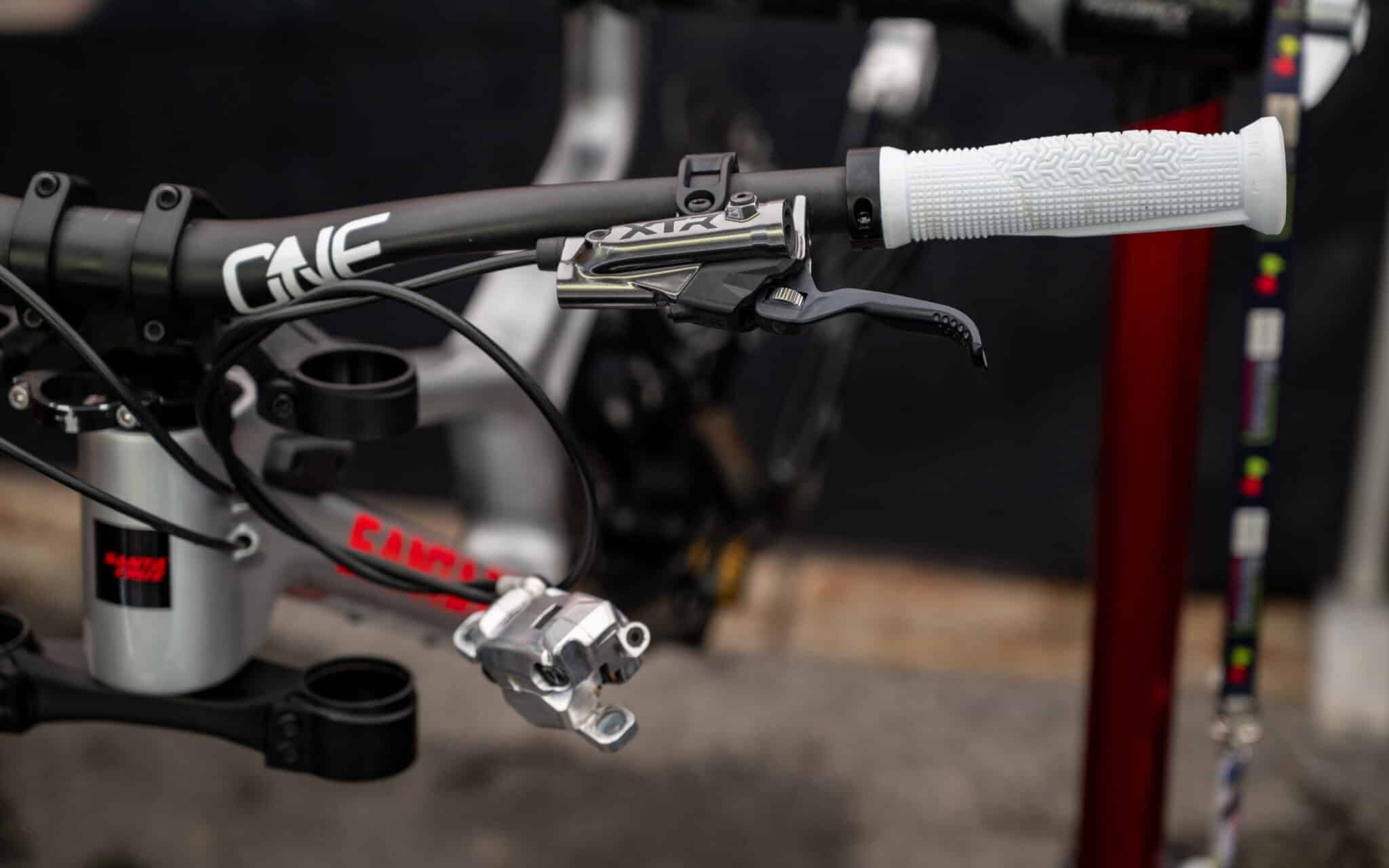 https://www.vojomag.com/app/uploads/2025/08/Coupe du monde VTT DH XC France Haute Savoie test avis Vojo nouveaute A.Protano 1 22 2048x1280.jpg