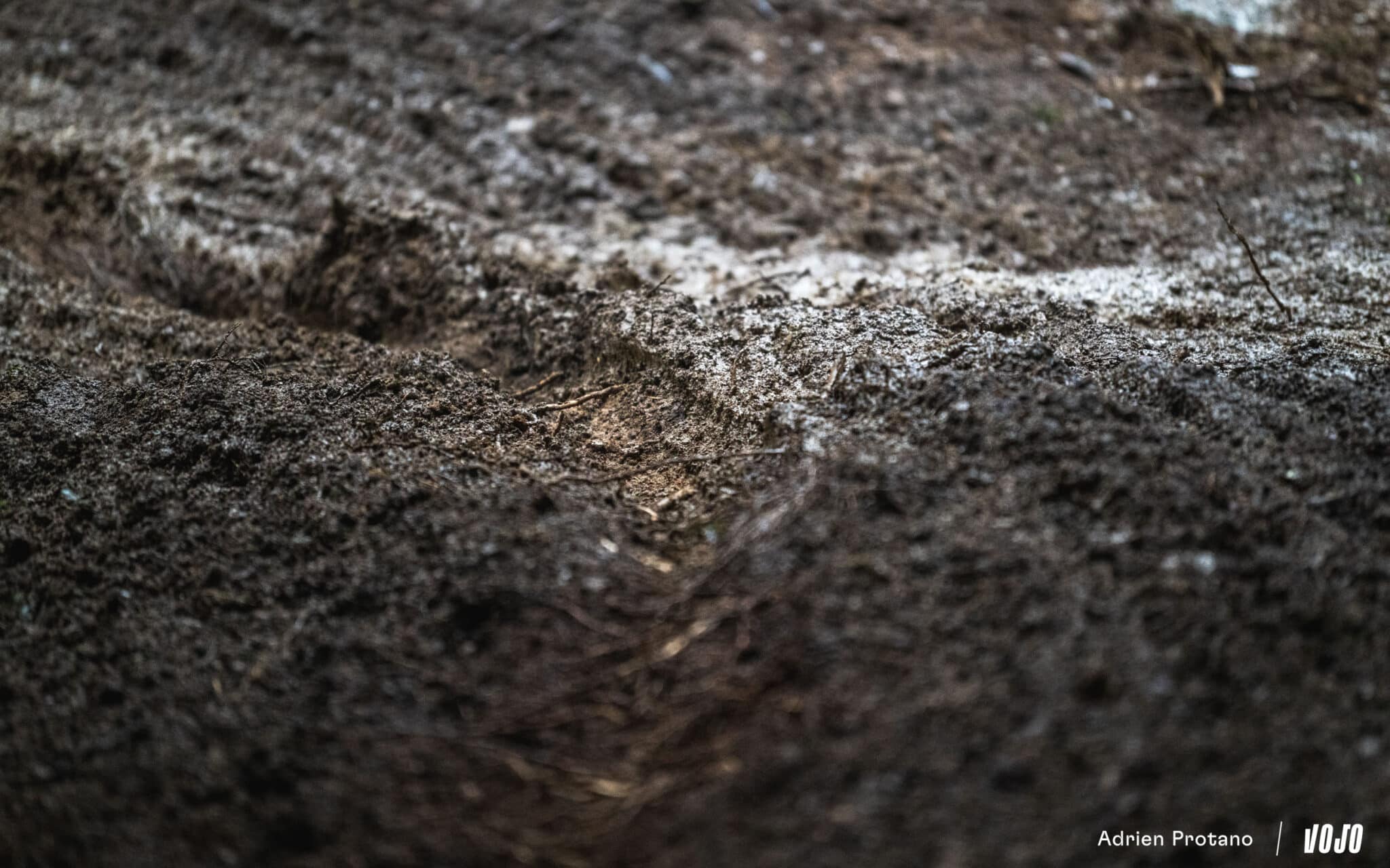 https://www.vojomag.com/app/uploads/2025/08/Coupe du monde VTT DH XC France Haute Savoie test avis Vojo nouveaute A.Protano 1 24 1 2048x1280.jpg
