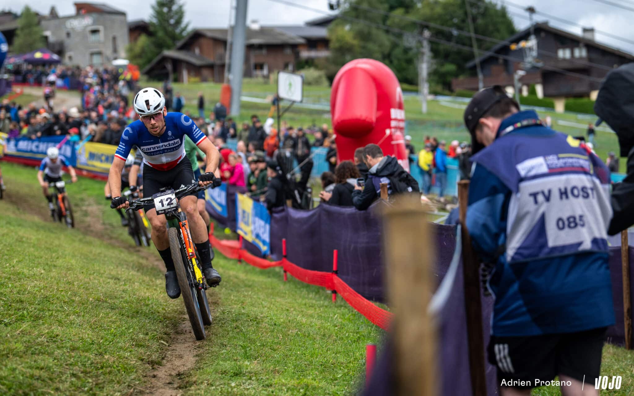 https://www.vojomag.com/app/uploads/2025/08/Coupe du monde VTT DH XC France Haute Savoie test avis Vojo nouveaute A.Protano 1 28 2 2048x1280.jpg