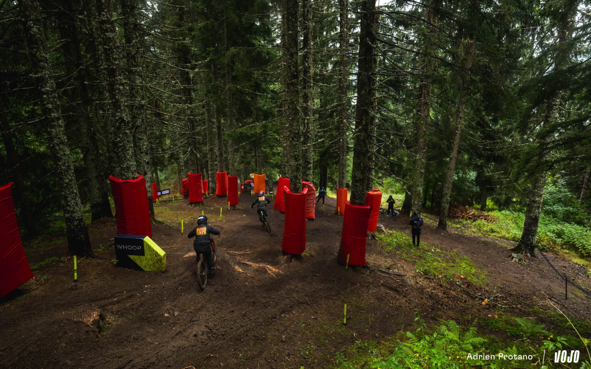 https://www.vojomag.com/app/uploads/2025/08/Coupe du monde VTT DH XC France Haute Savoie test avis Vojo nouveaute A.Protano 1 3 1 2048x1280.jpg