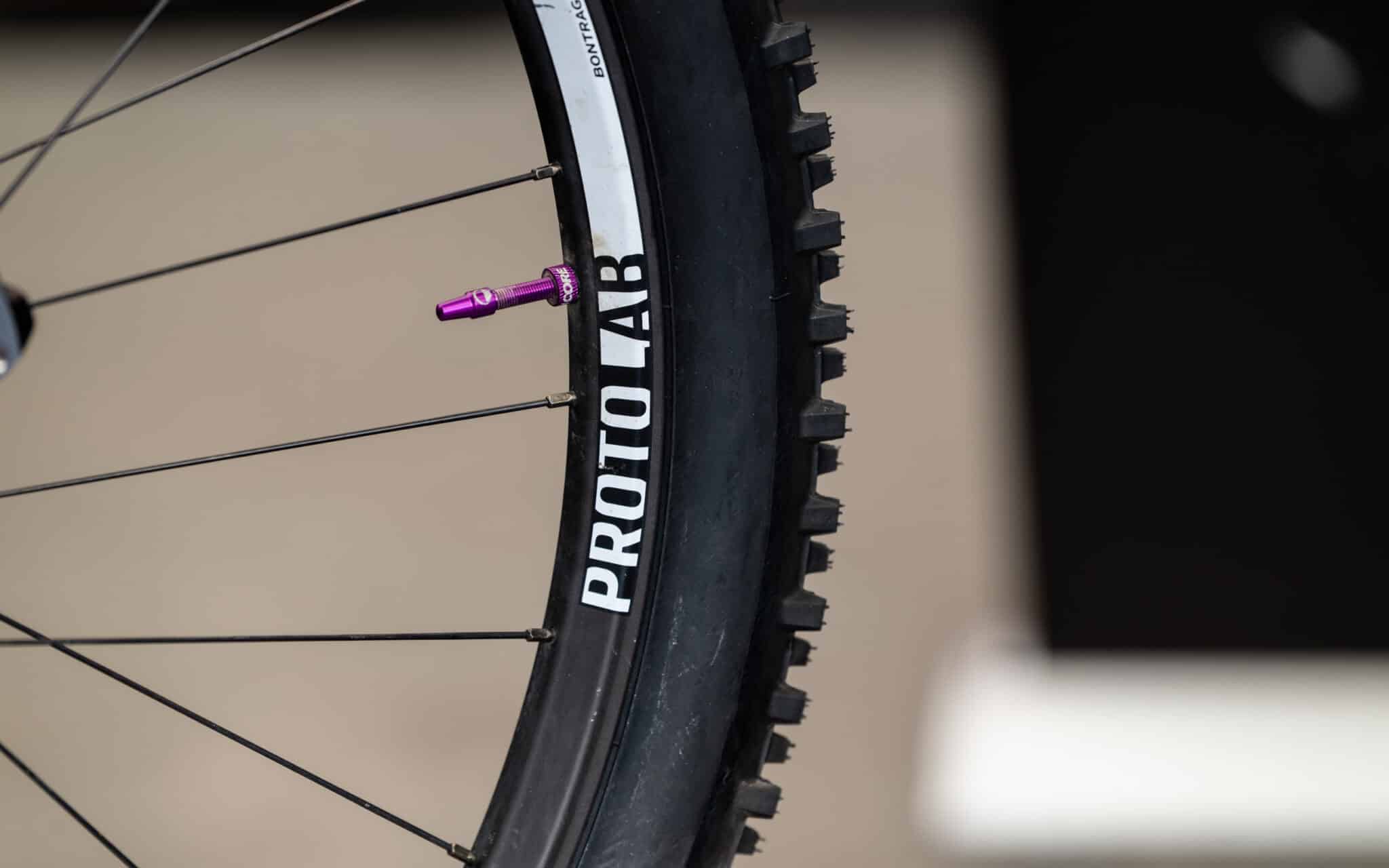 https://www.vojomag.com/app/uploads/2025/08/Coupe du monde VTT DH XC France Haute Savoie test avis Vojo nouveaute A.Protano 1 46 2048x1280.jpg